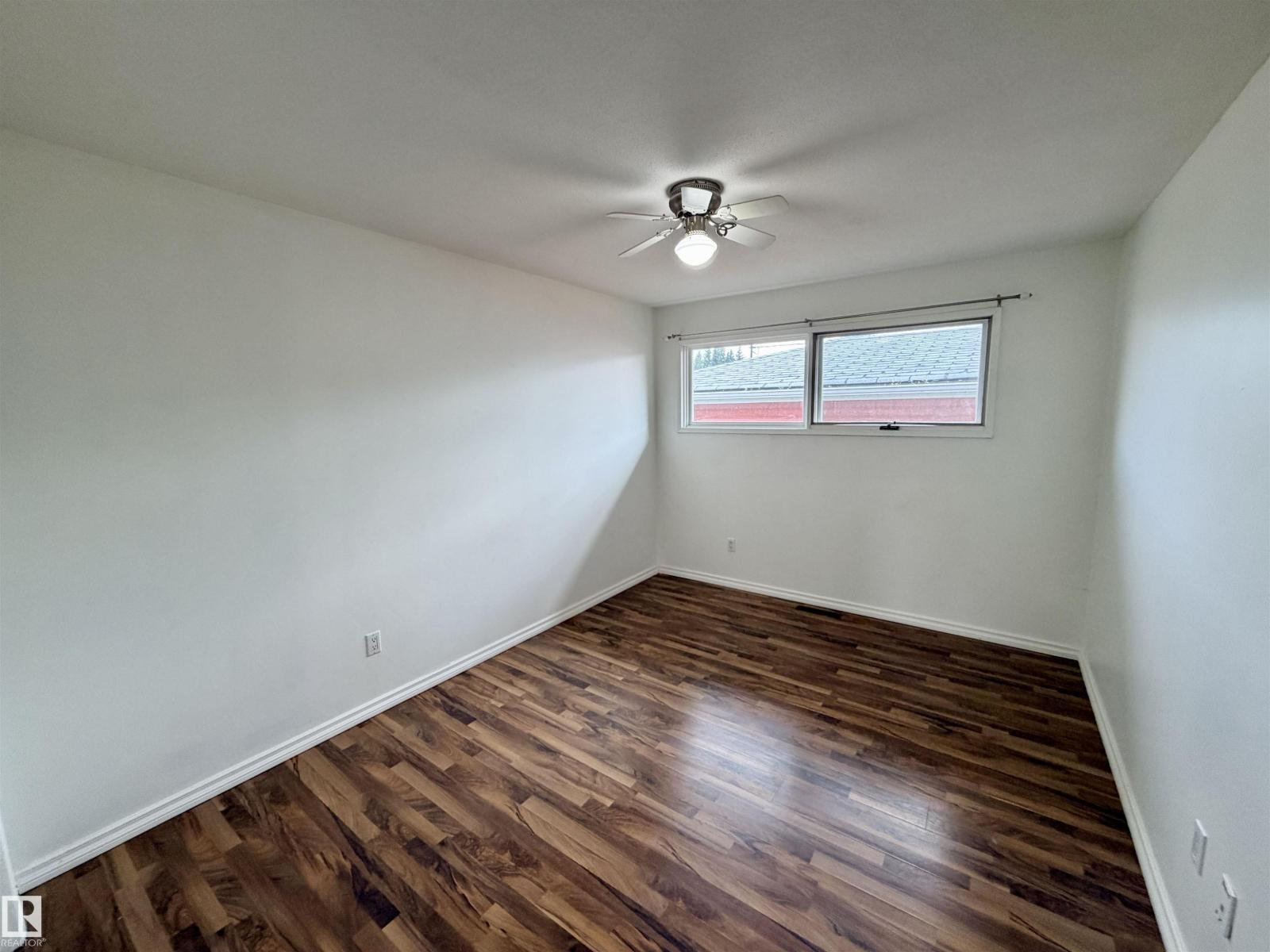 5113 45 St Property Photo 13