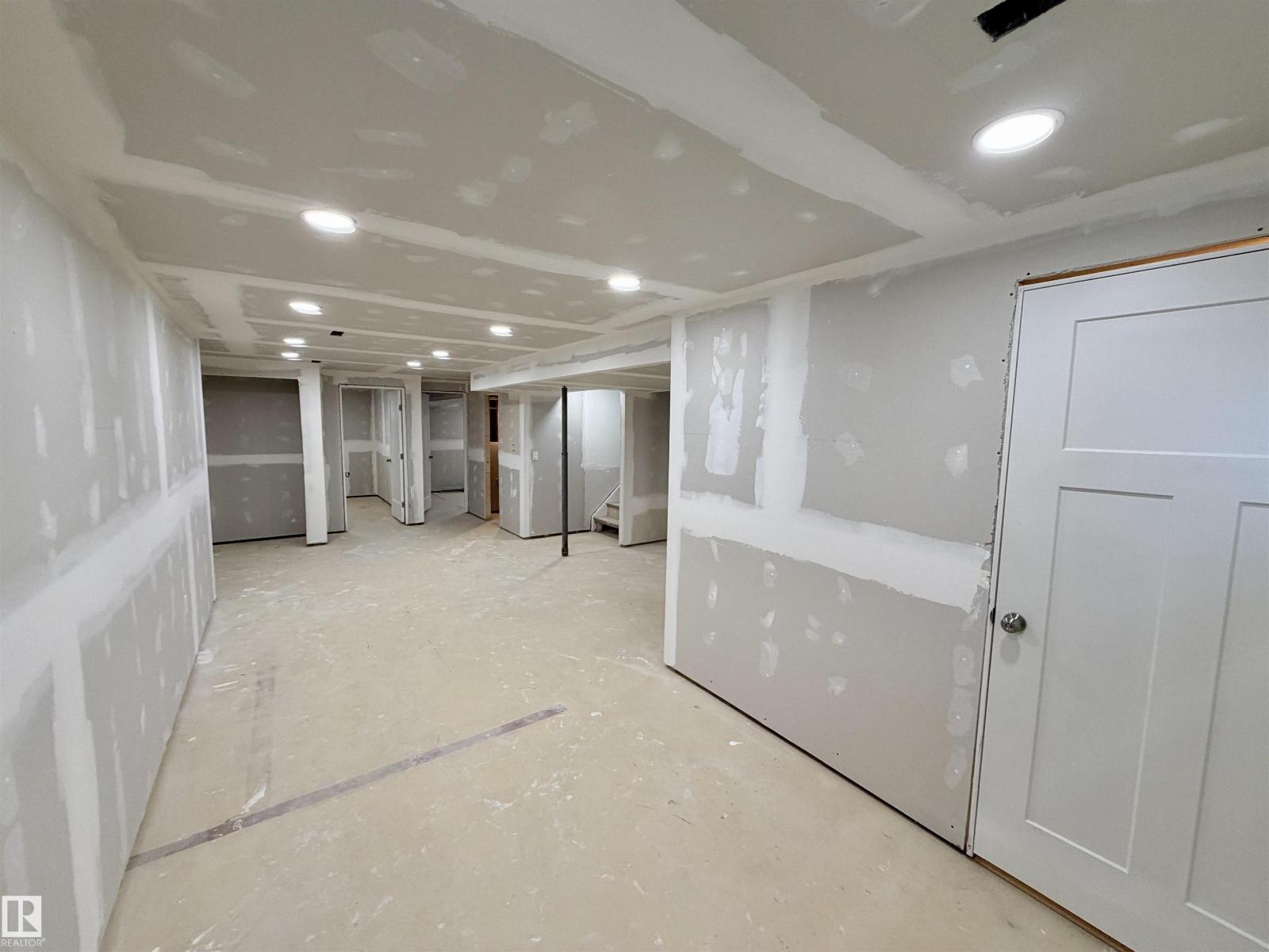 5113 45 St Property Photo 18