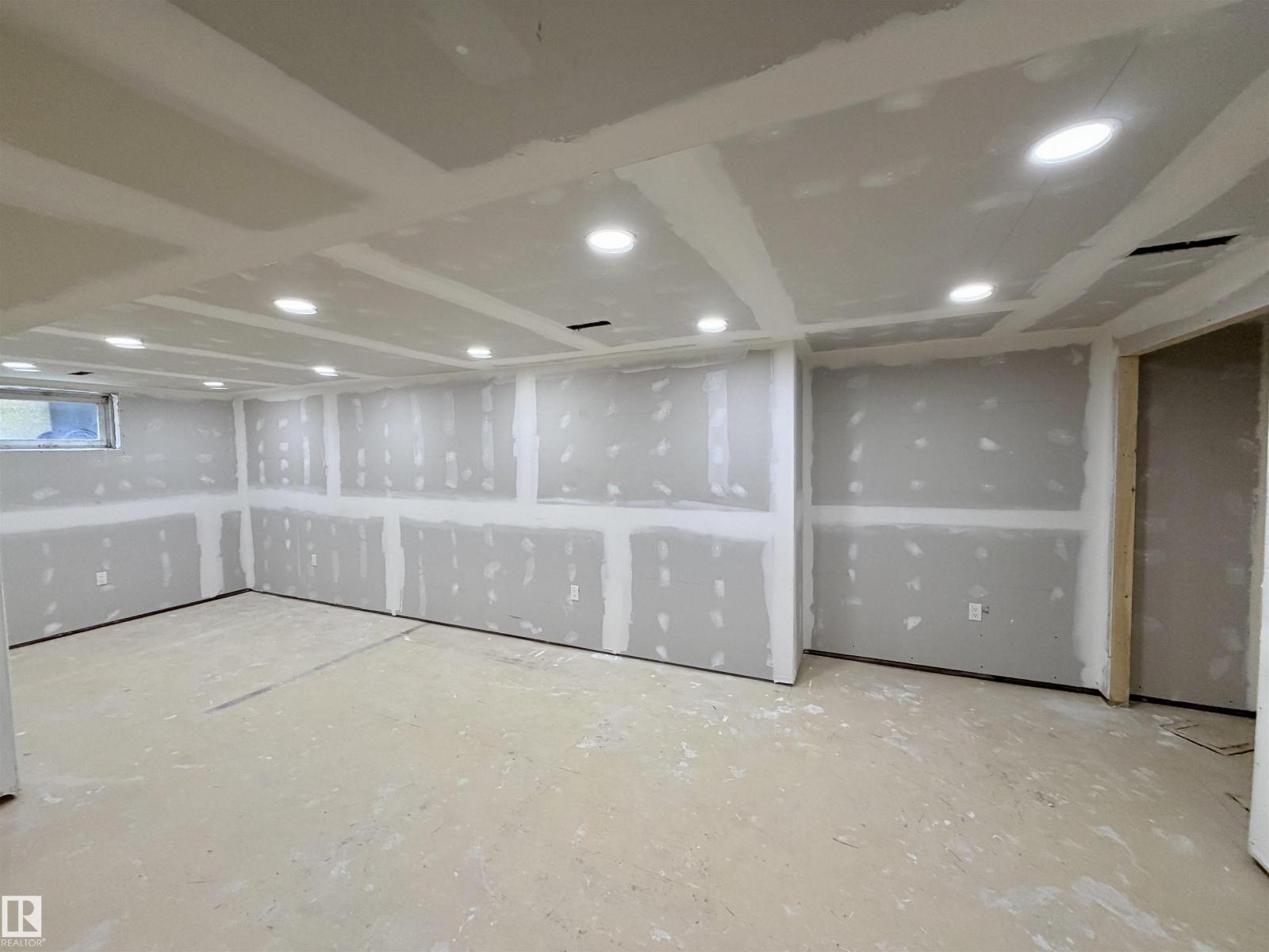 5113 45 St Property Photo 19