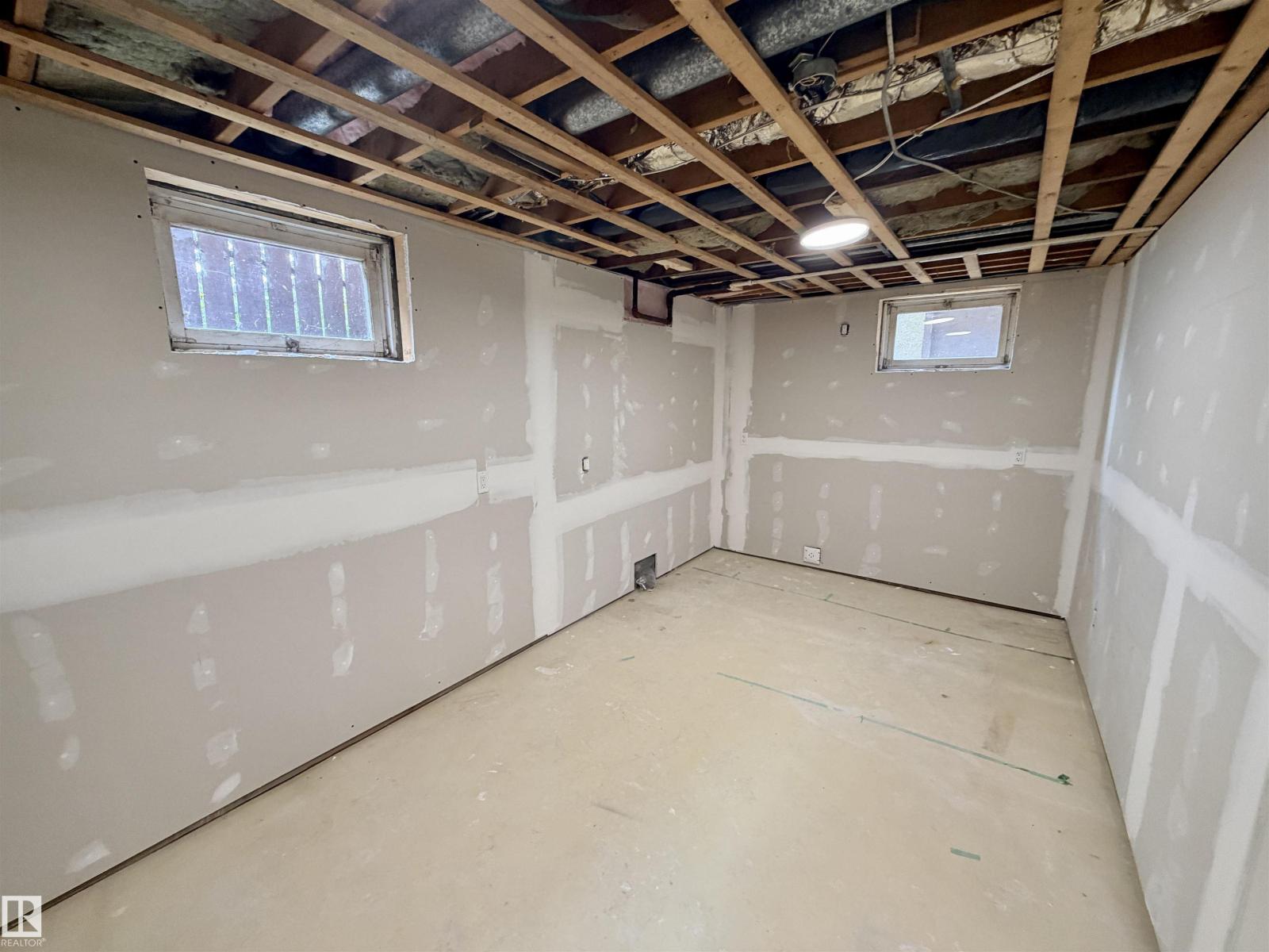 5113 45 St Property Photo 20