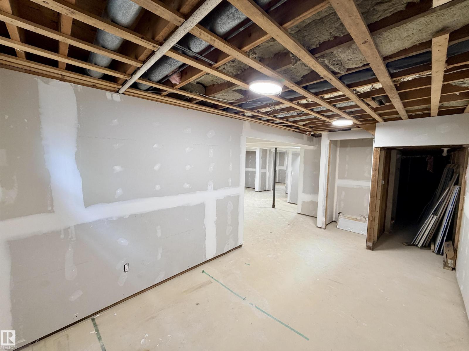 5113 45 St Property Photo 21