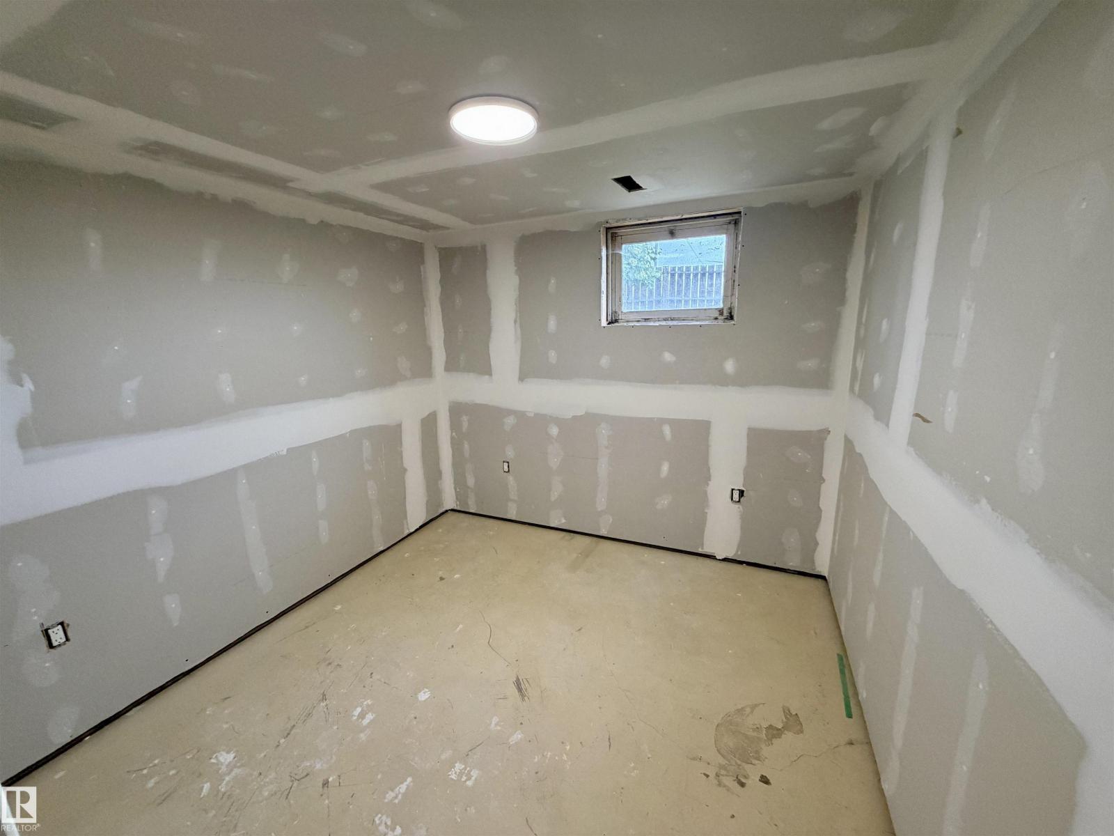 5113 45 St Property Photo 22