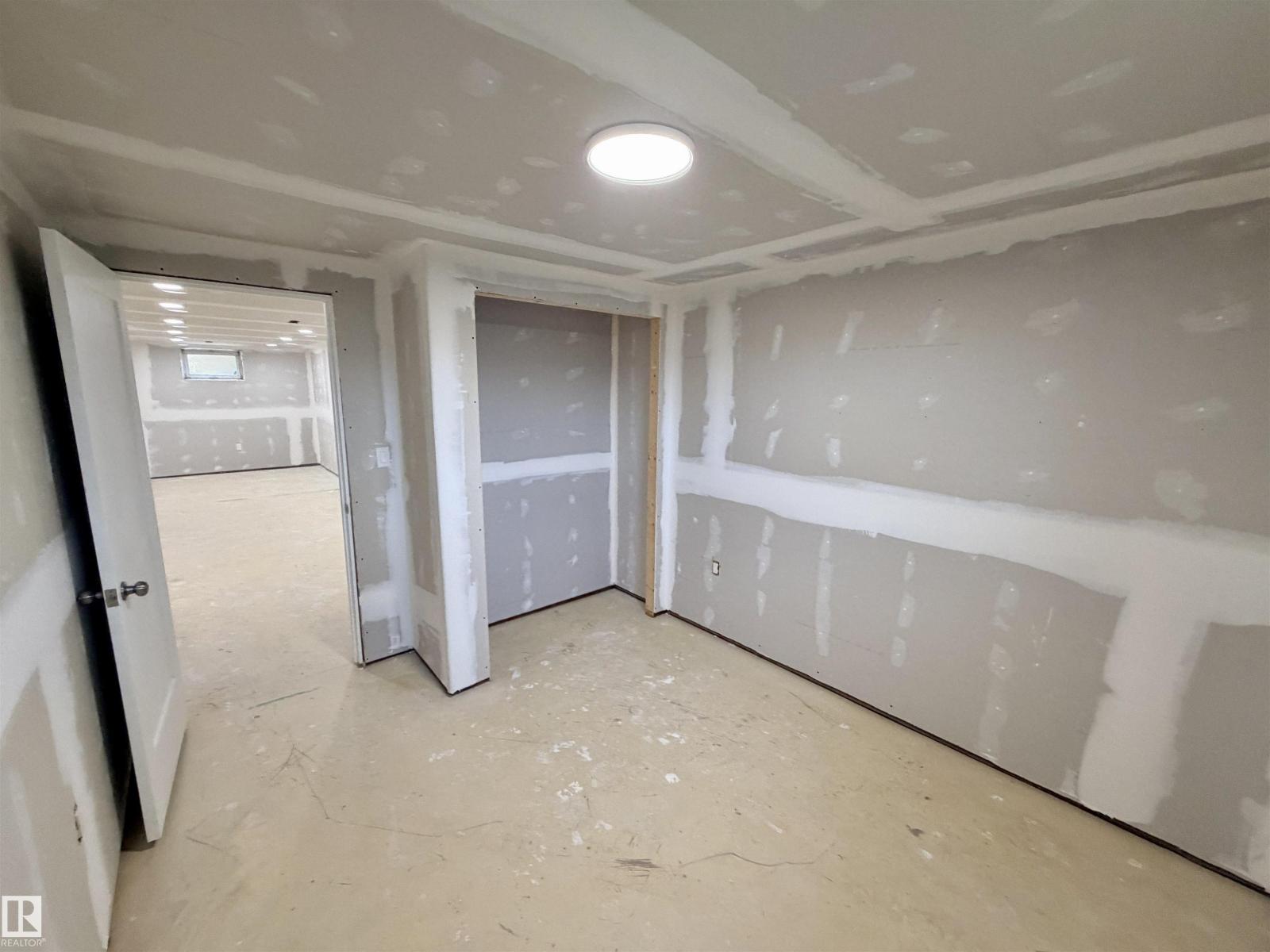 5113 45 St Property Photo 23