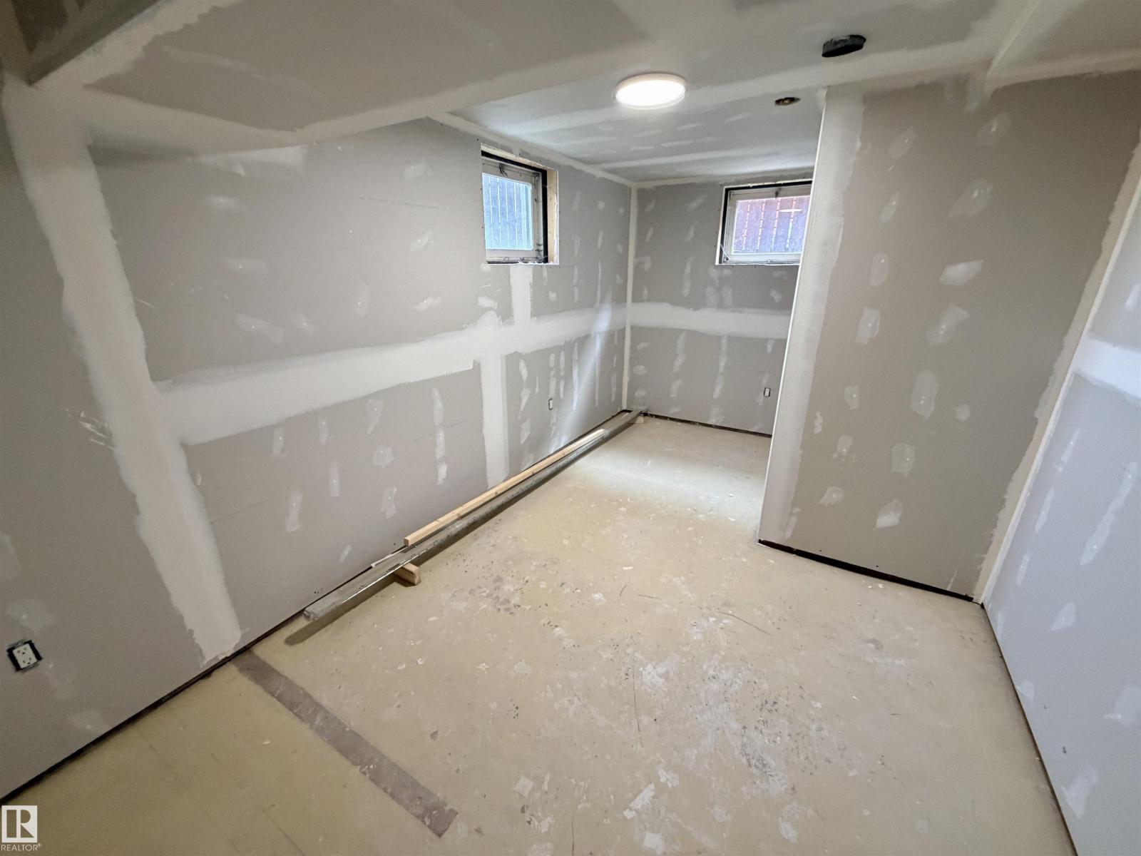 5113 45 St Property Photo 25