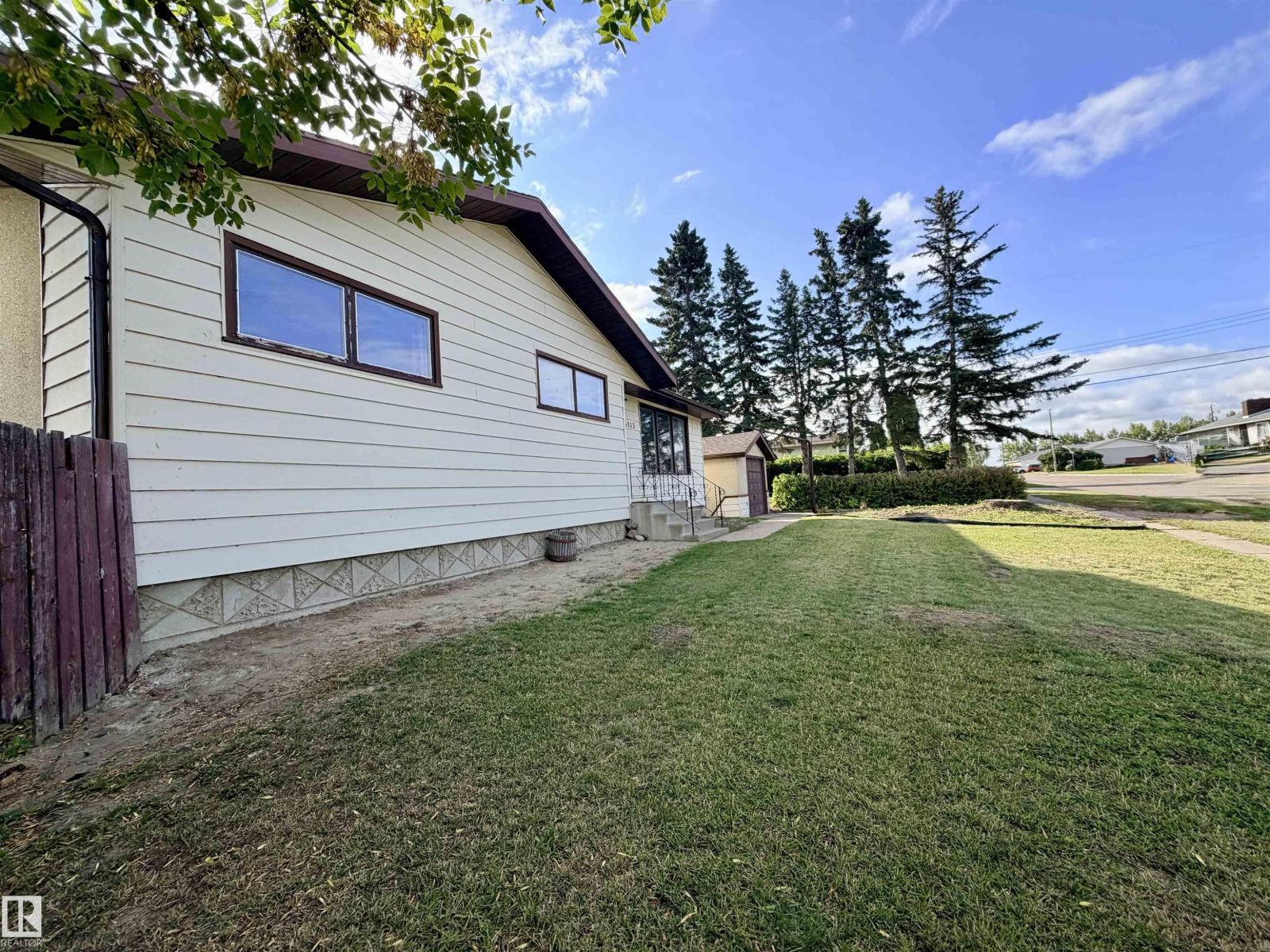 5113 45 St Property Photo 28