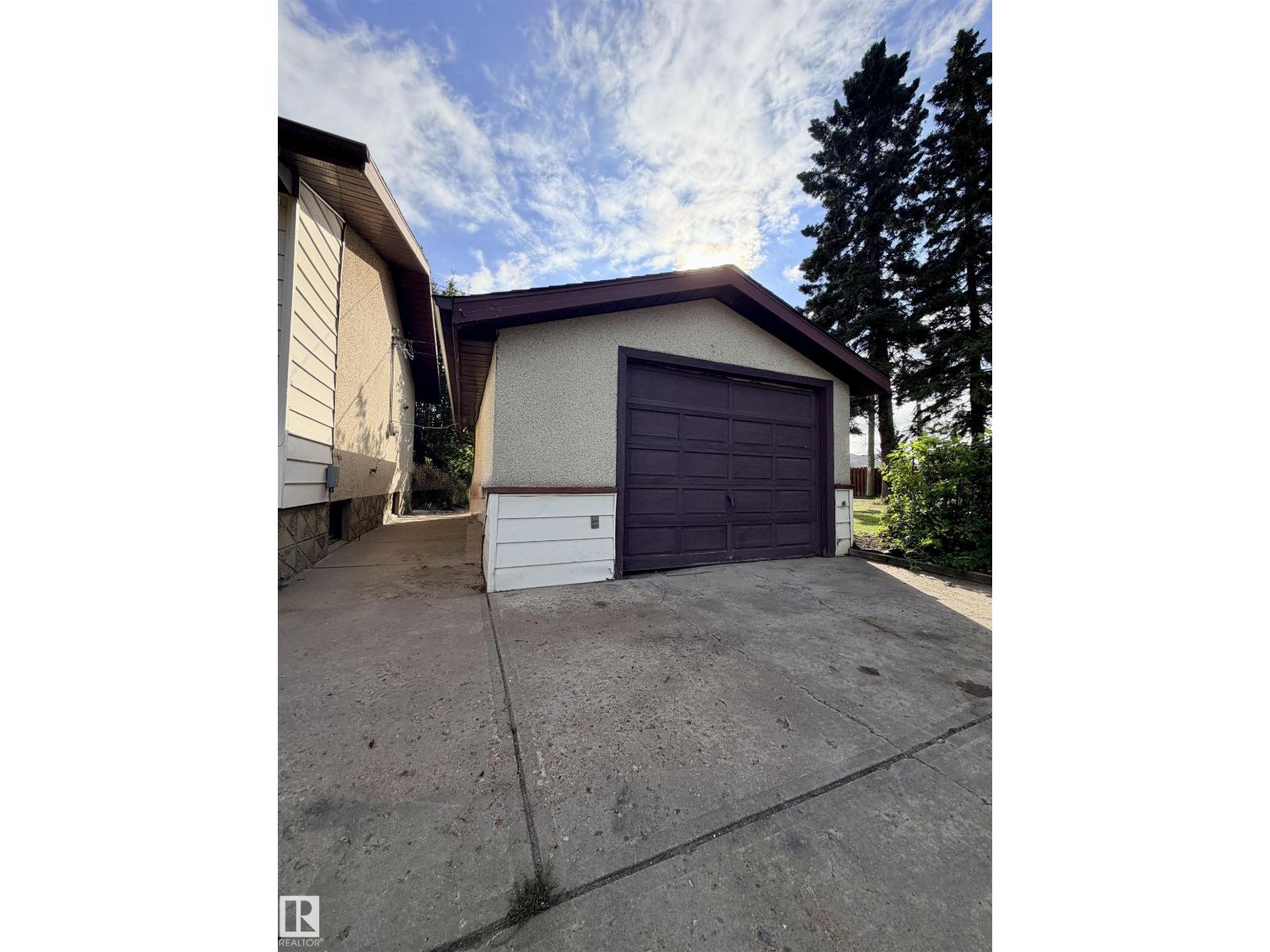5113 45 St Property Photo 29