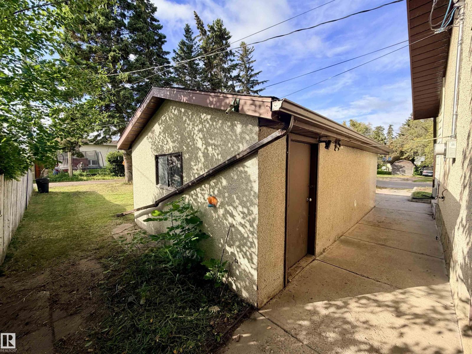 5113 45 St Property Photo 30