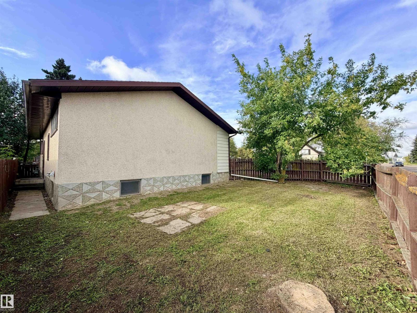 5113 45 St Property Photo 34