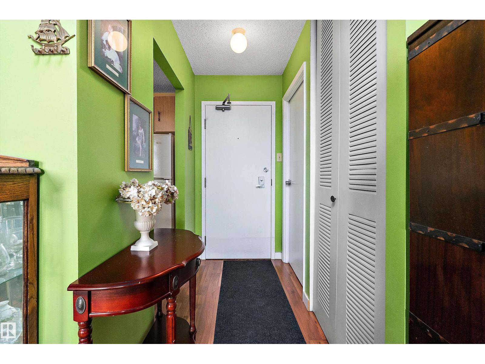 #1704 9916 113 St Nw Property Photo 6