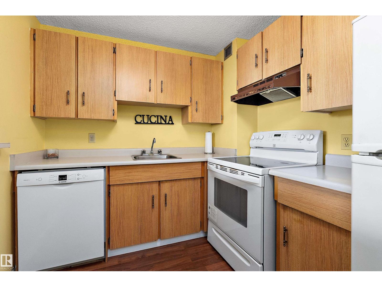 #1704 9916 113 St Nw Property Photo 8