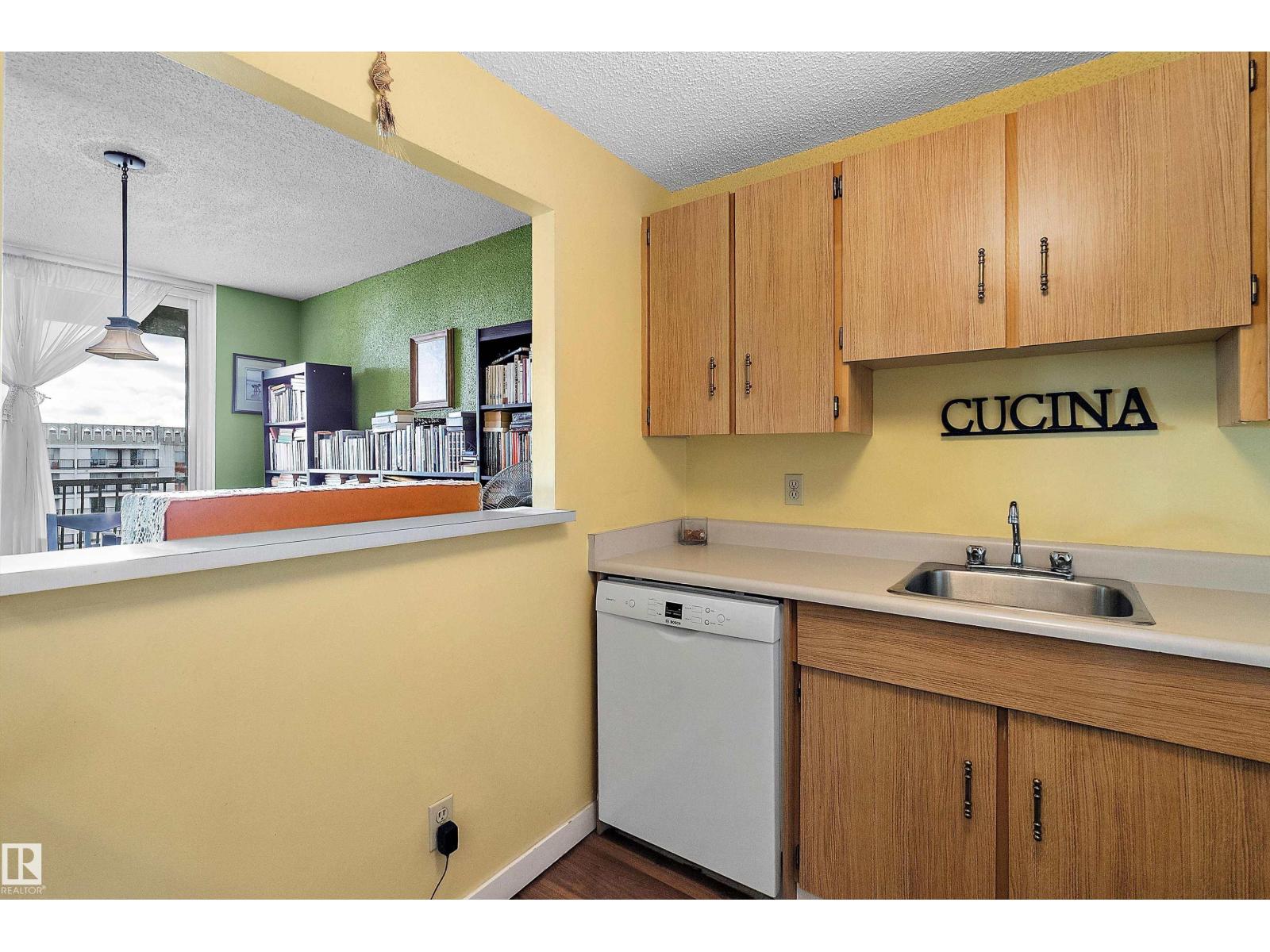 #1704 9916 113 St Nw Property Photo 10