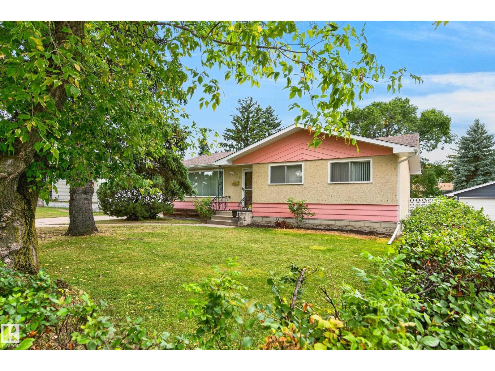 28 PEACOCK DR