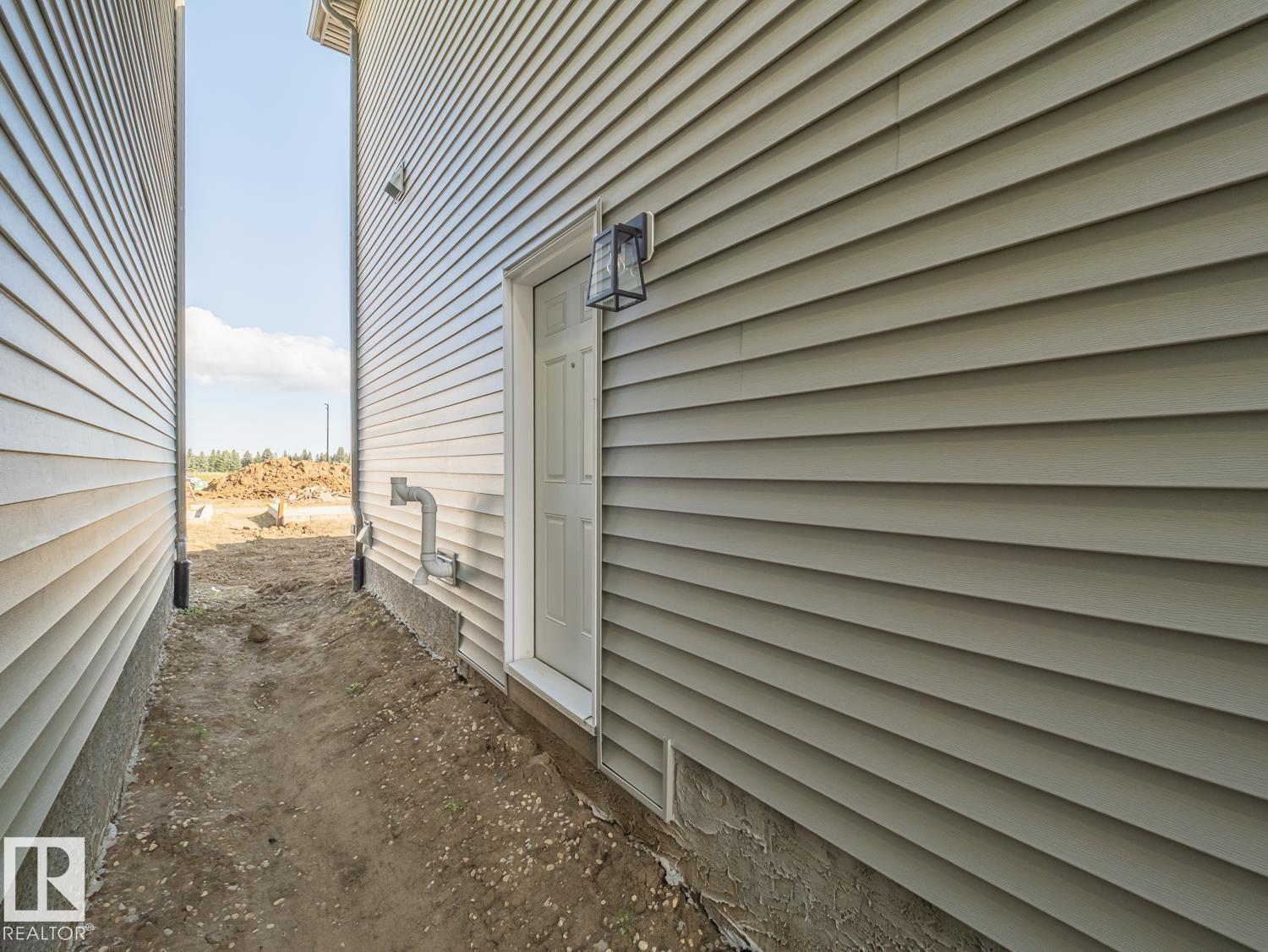 19612 30 Av Nw Property Photo 36