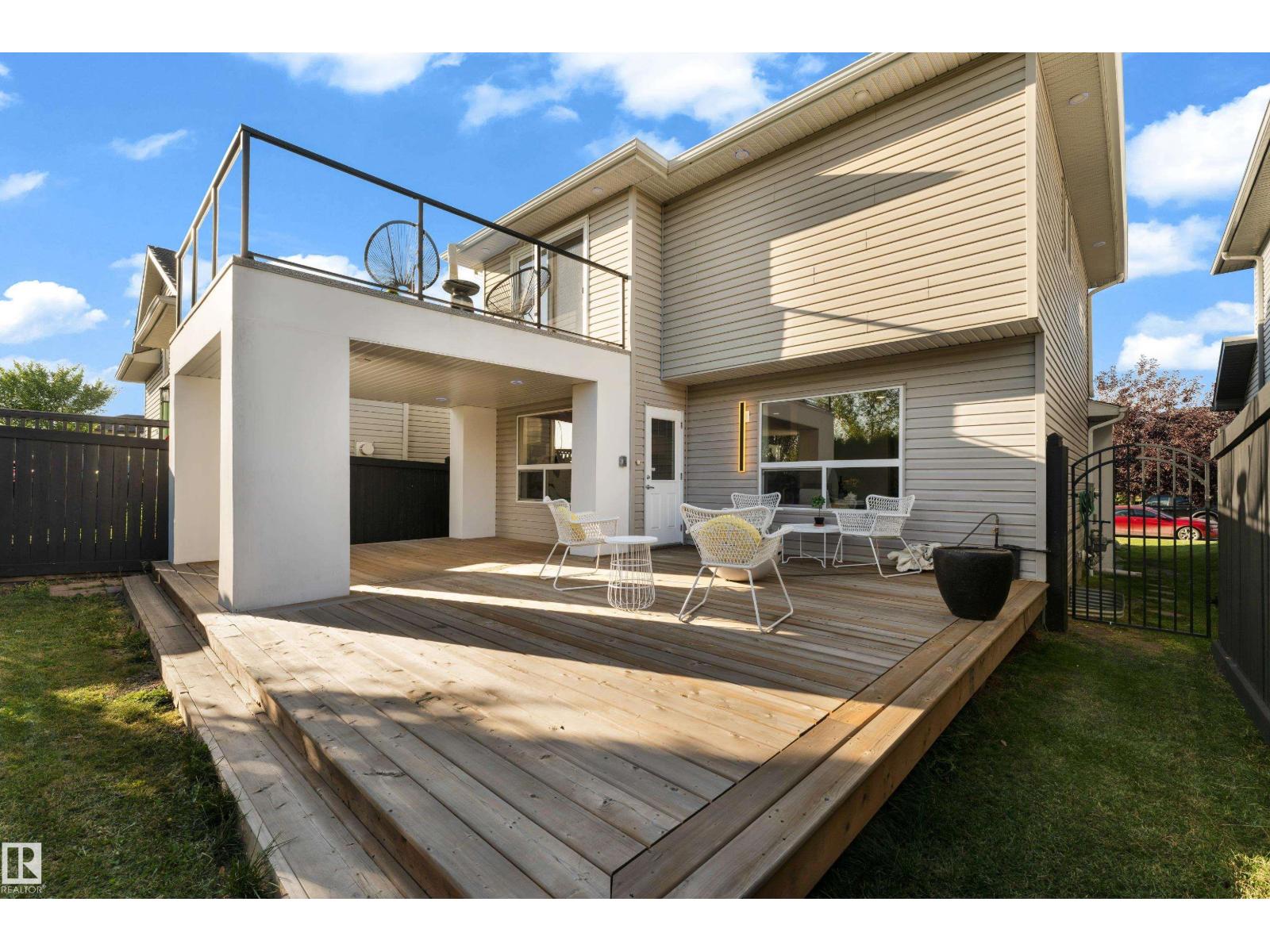 3135 24 Av Nw Property Photo 3