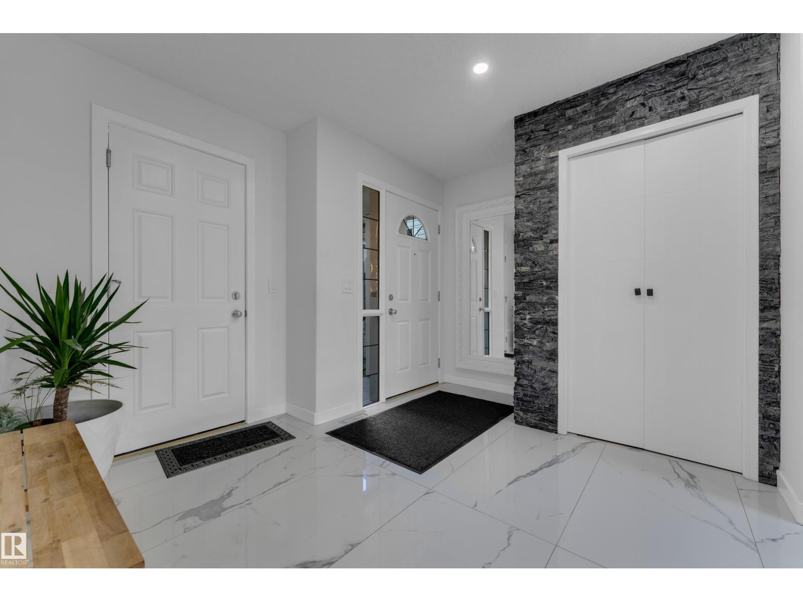 3135 24 Av Nw Property Photo 11