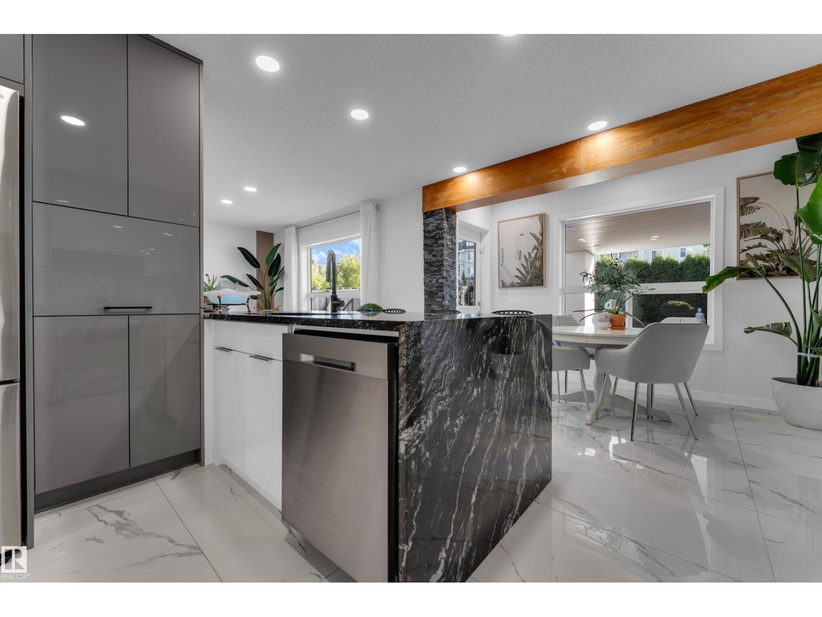 3135 24 Av Nw Property Photo 16