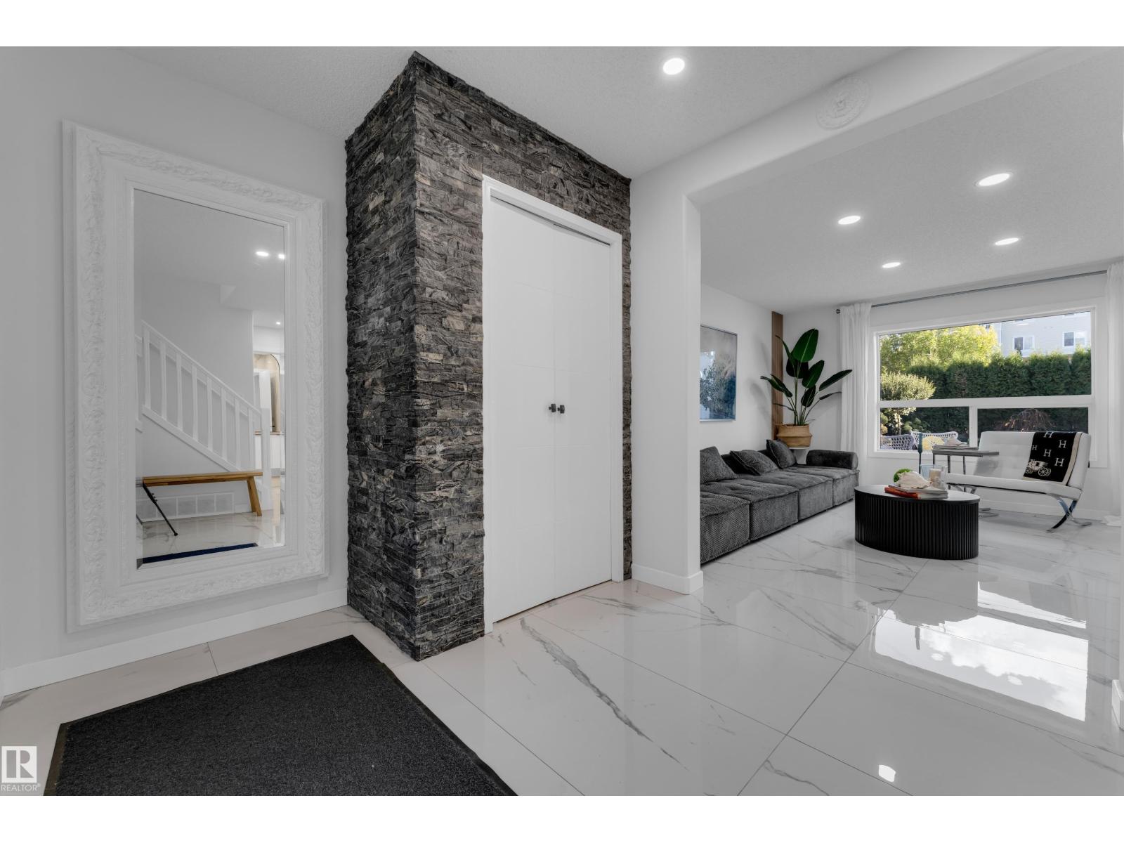 3135 24 Av Nw Property Photo 21