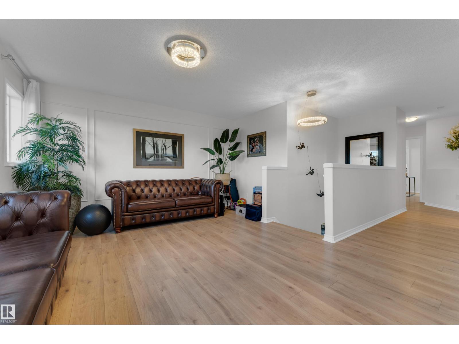 3135 24 Av Nw Property Photo 26