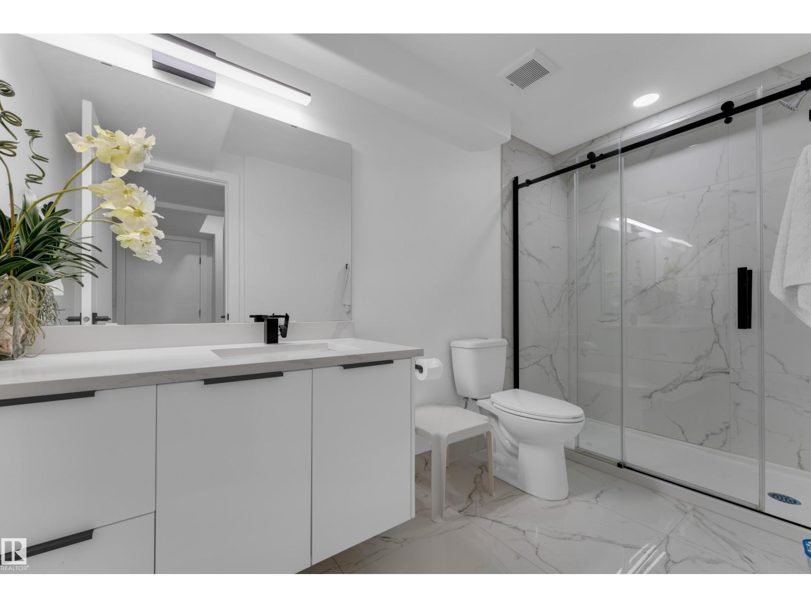 3135 24 Av Nw Property Photo 41