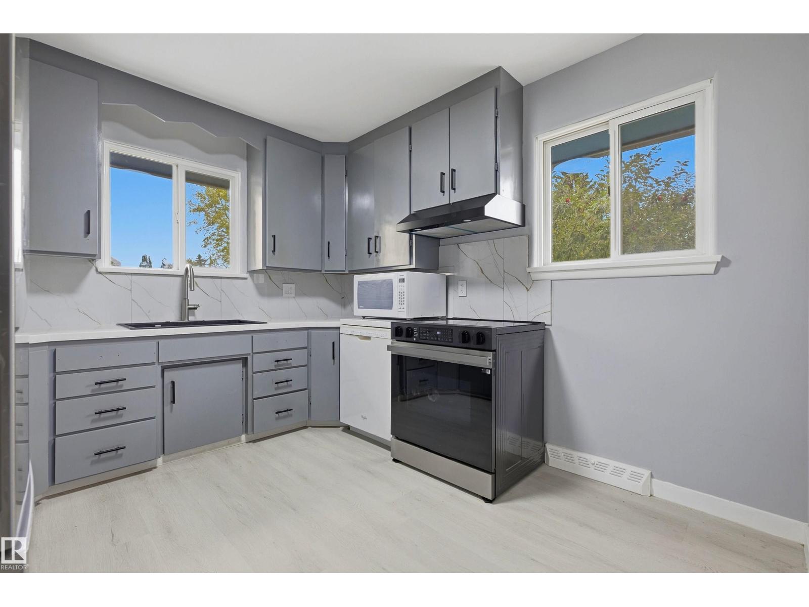 13024 Sherbrooke Av Nw Property Photo 17