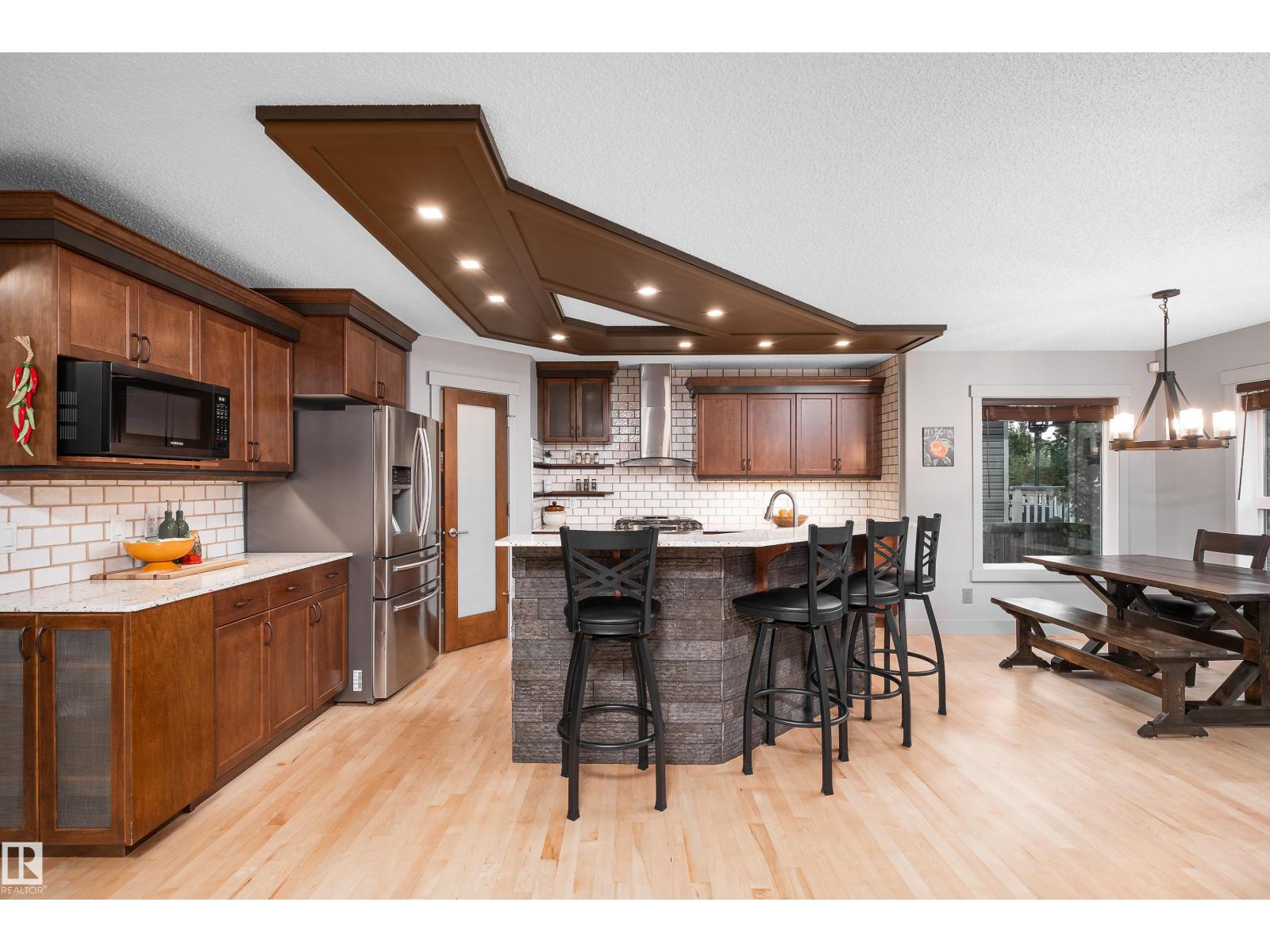 633 FOXTAIL LN