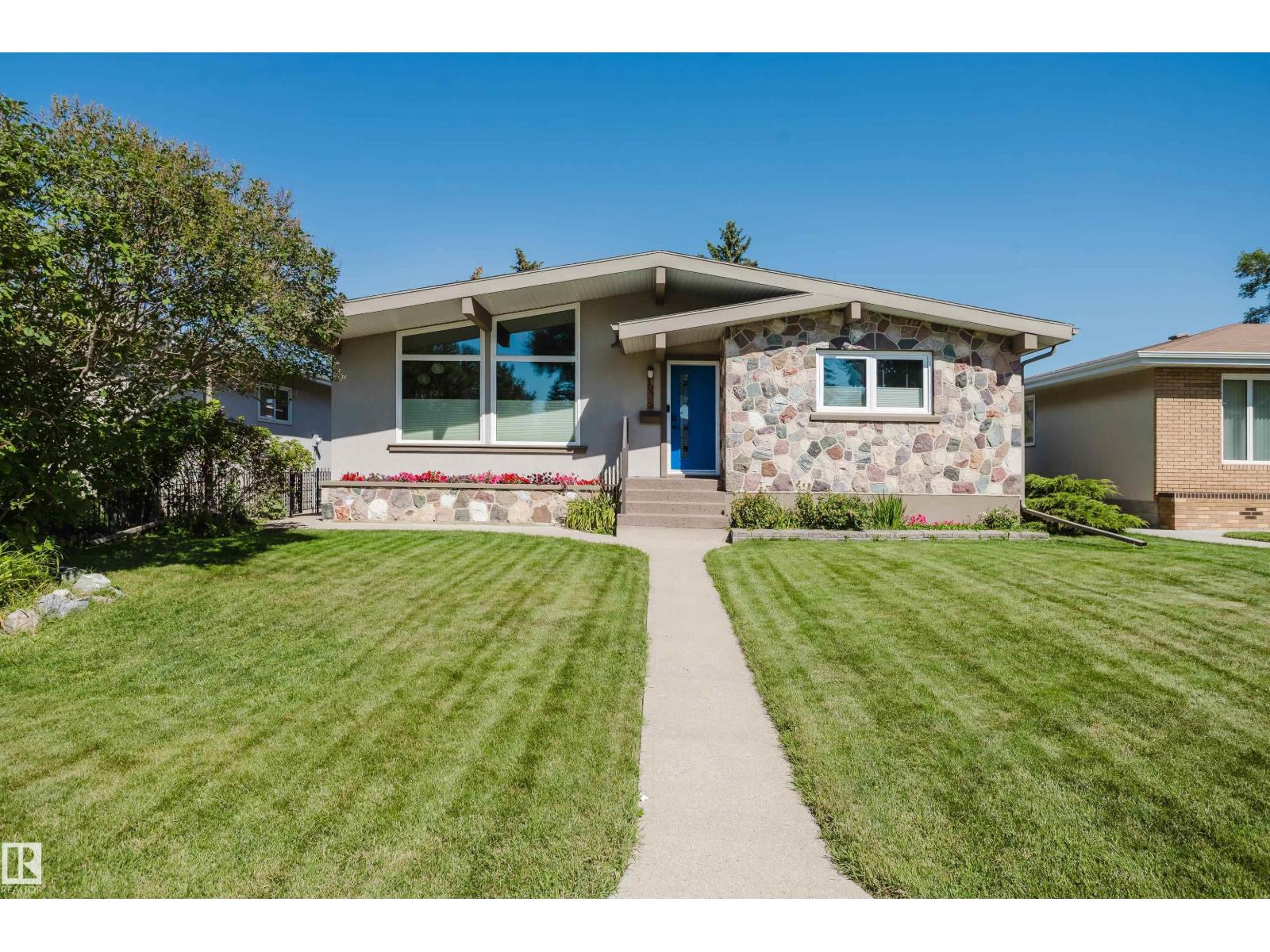 10924 35a Av Nw Property Photo 1
