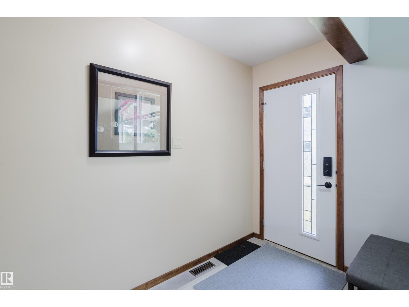 10924 35a Av Nw Property Photo 2