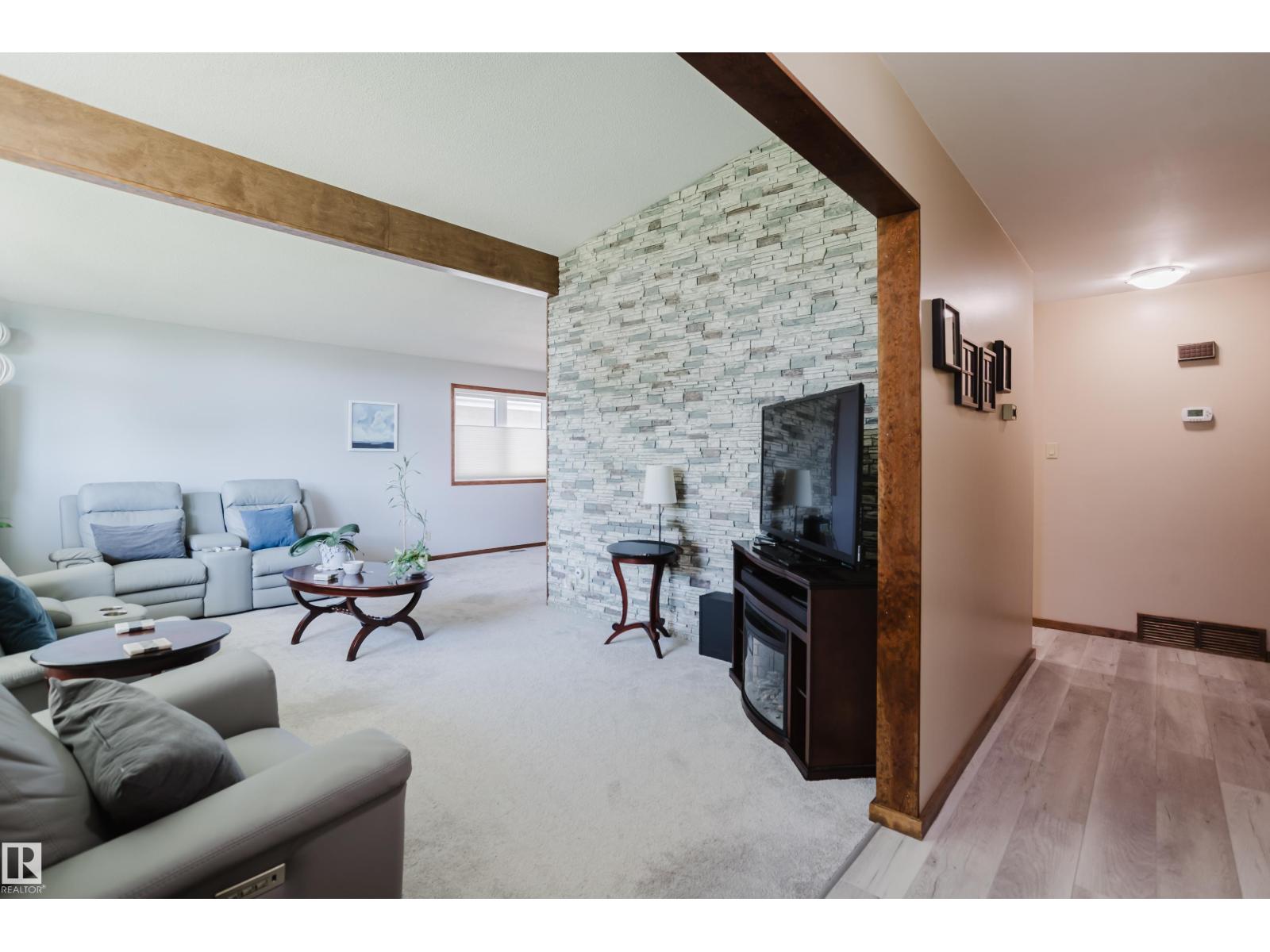 10924 35a Av Nw Property Photo 4