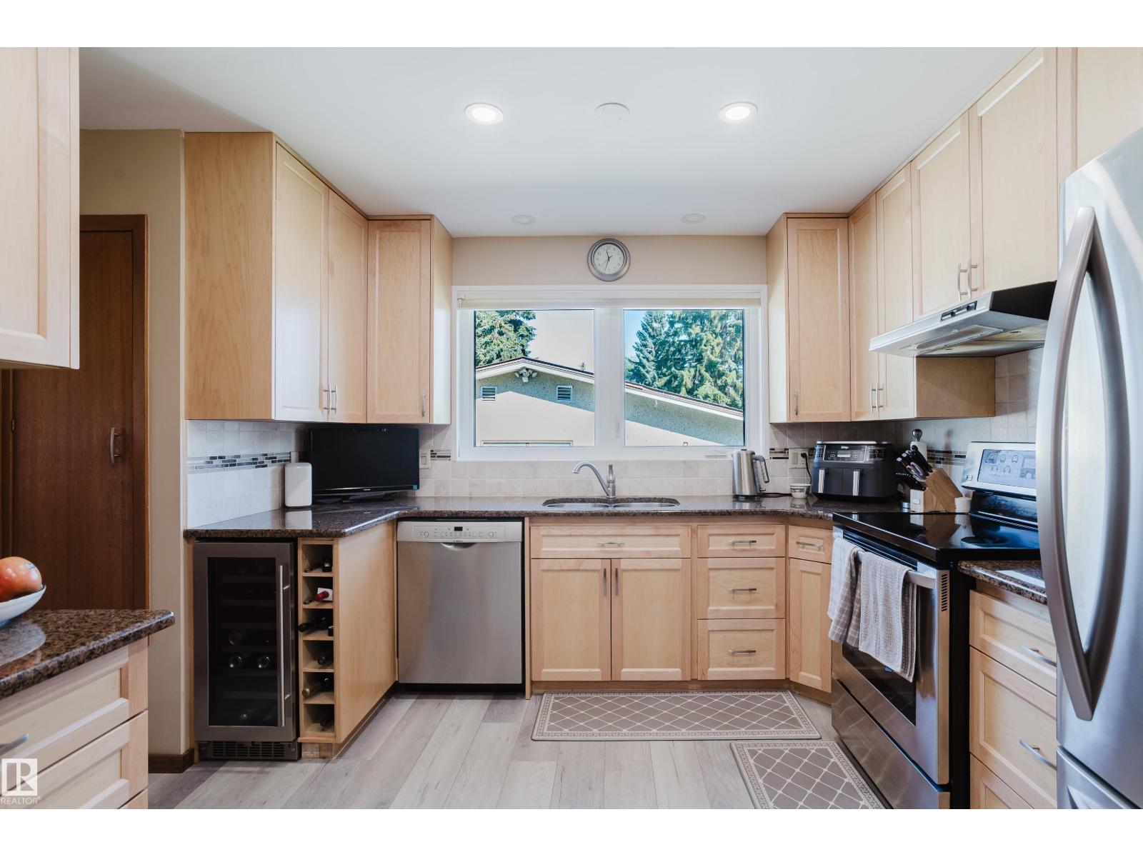 10924 35a Av Nw Property Photo 13