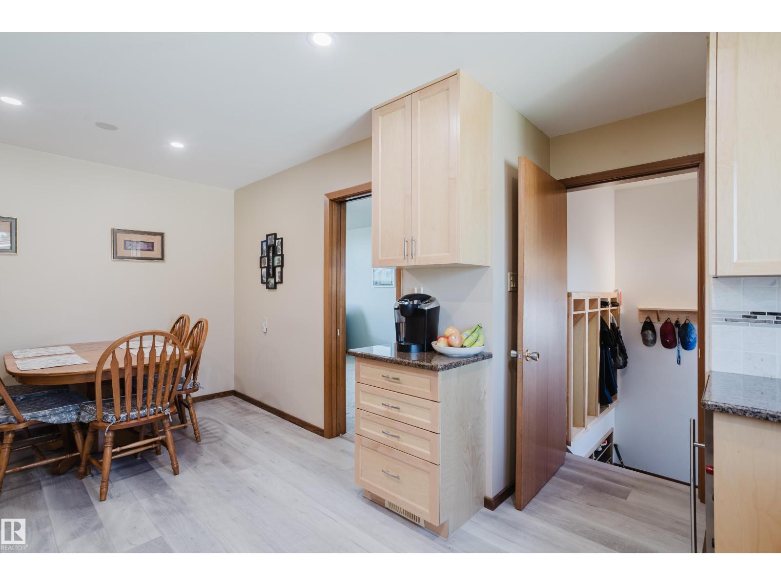 10924 35a Av Nw Property Photo 15