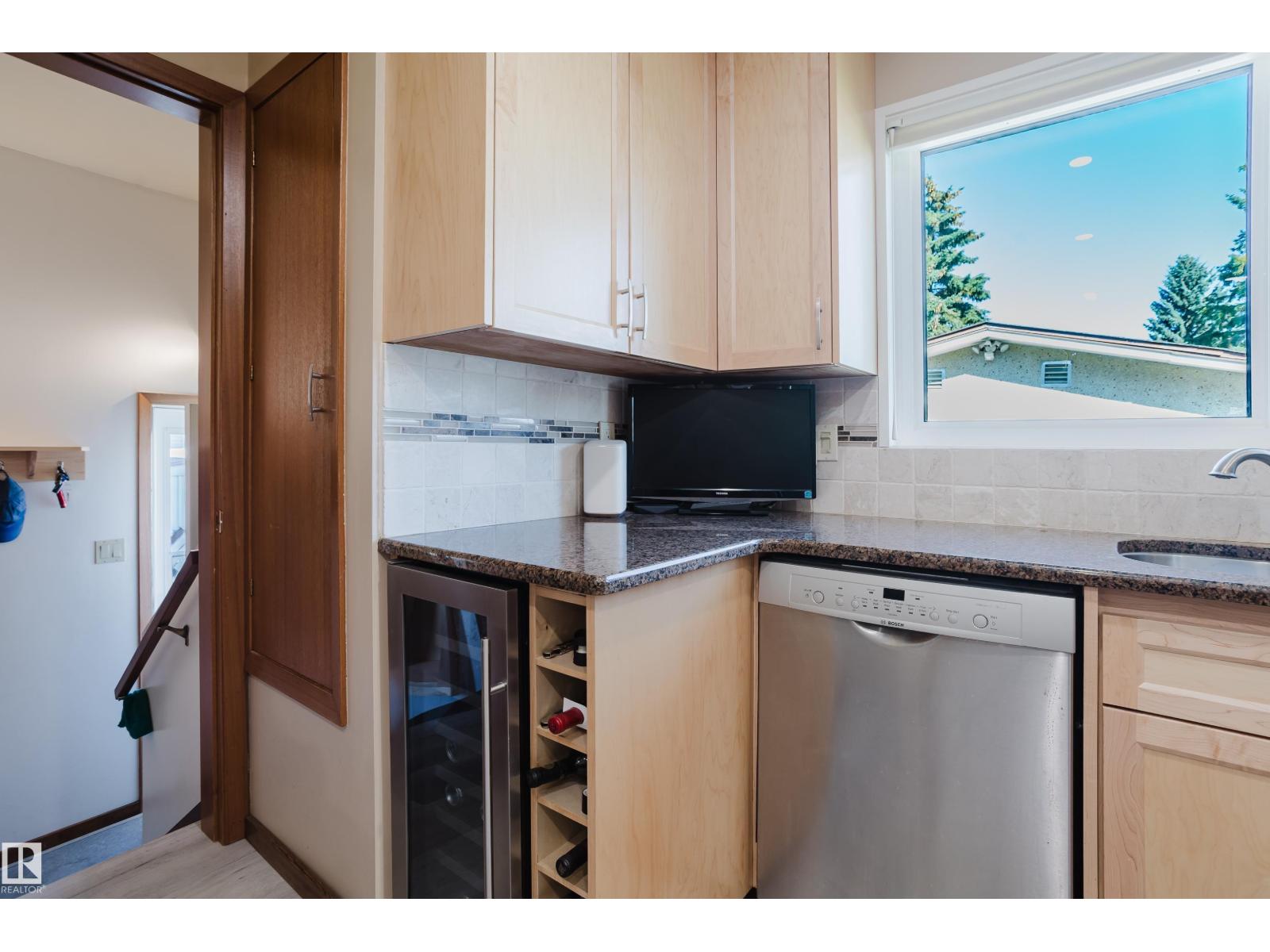 10924 35a Av Nw Property Photo 16