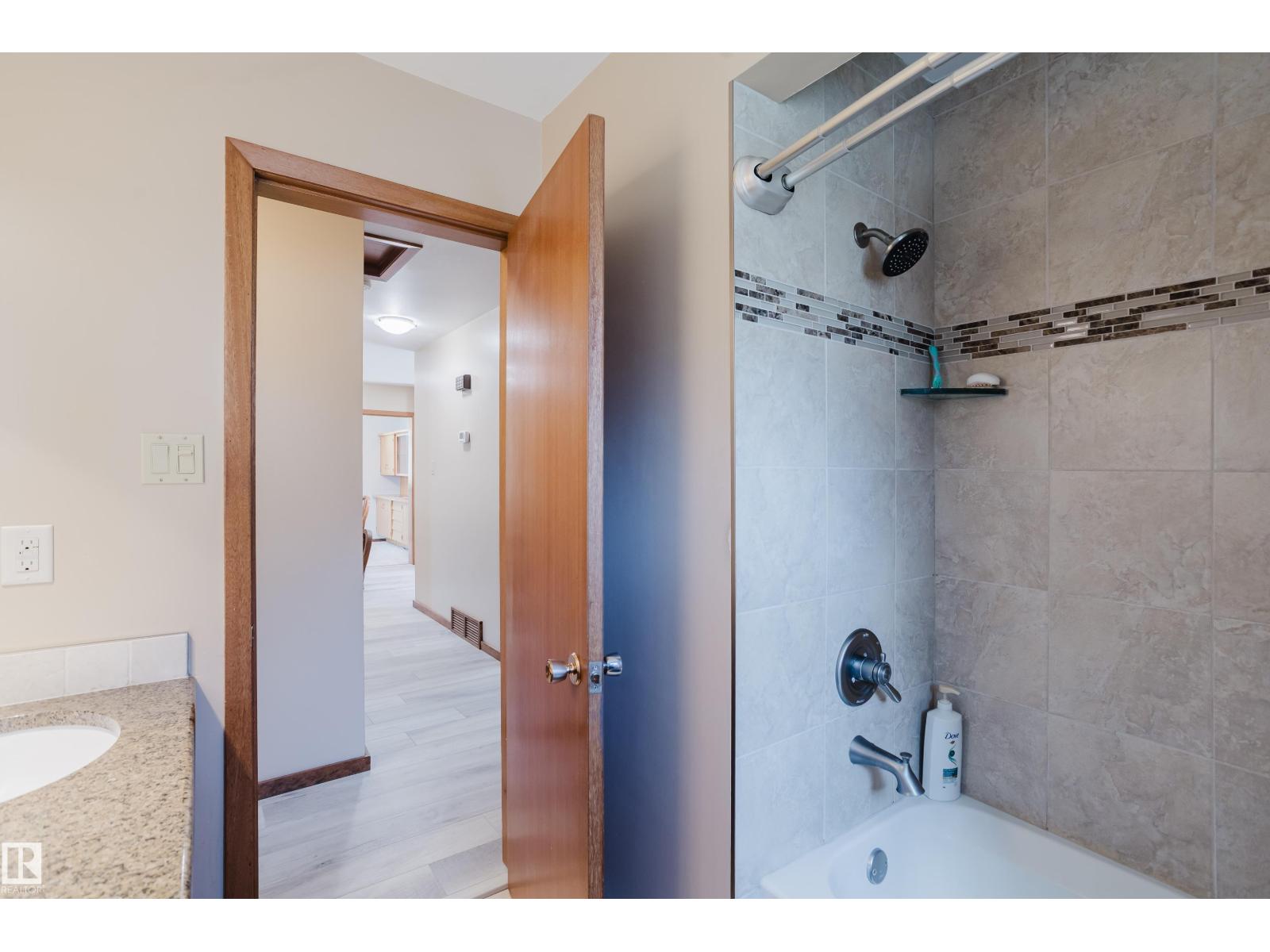 10924 35a Av Nw Property Photo 23
