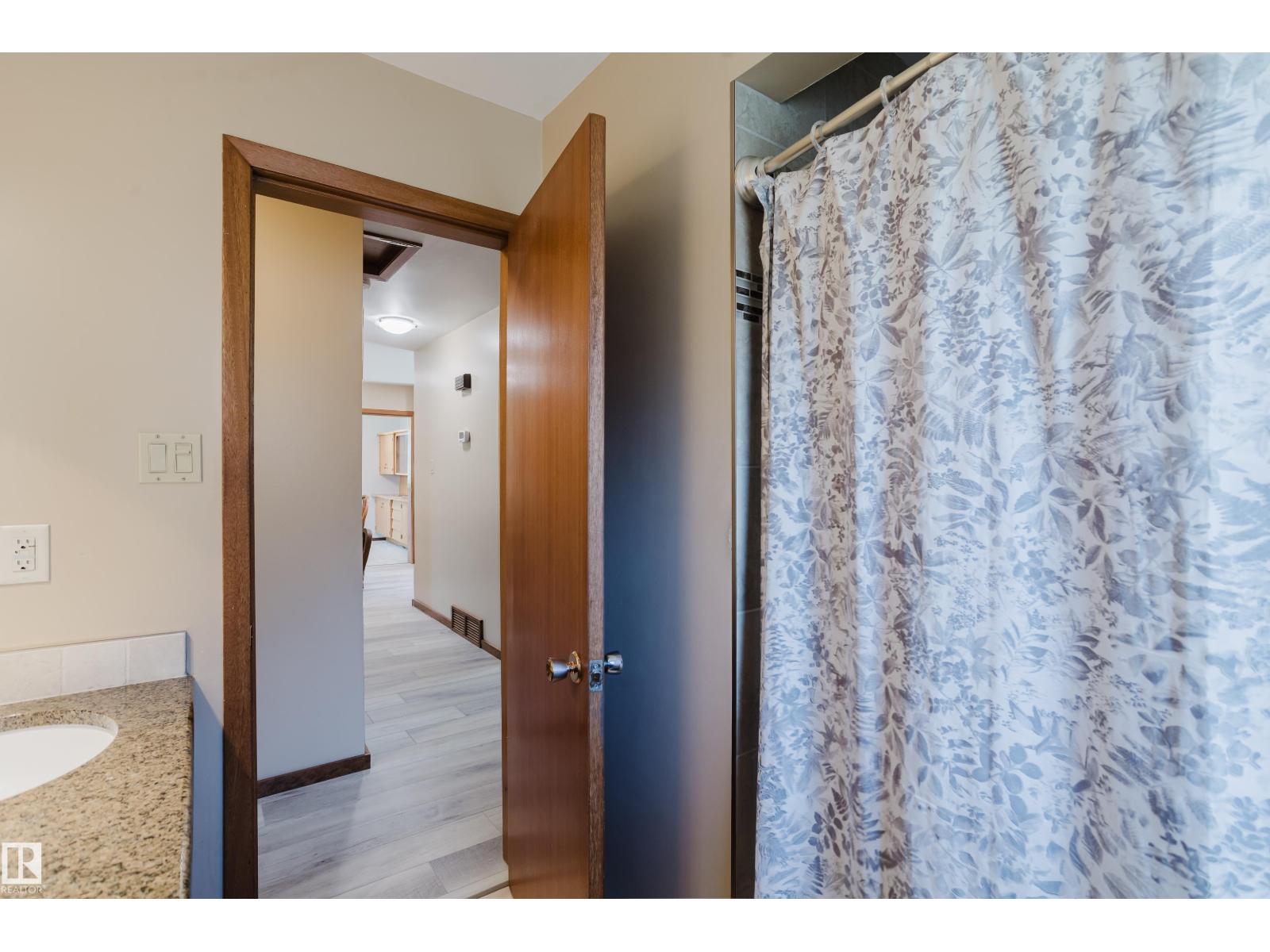 10924 35a Av Nw Property Photo 24