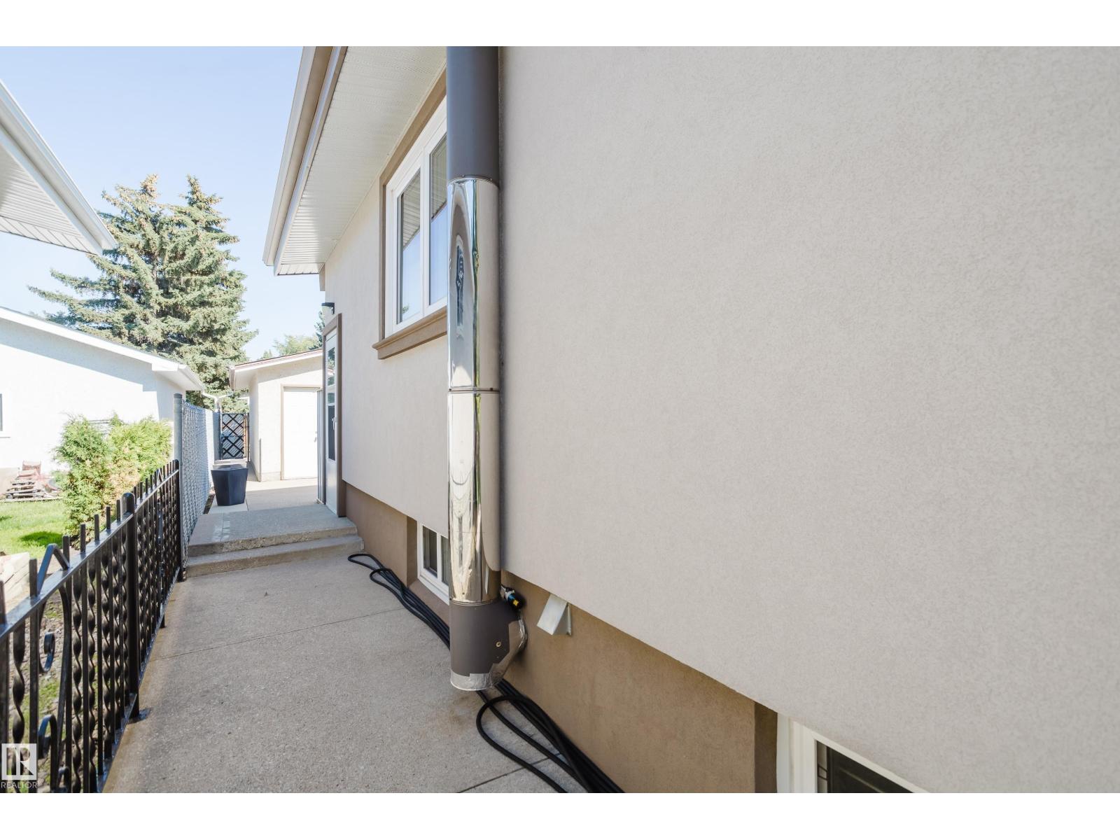10924 35a Av Nw Property Photo 61
