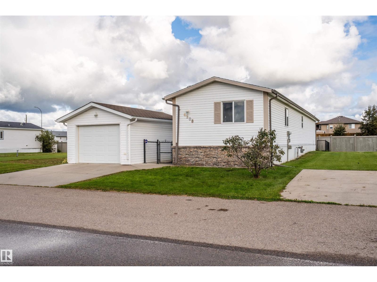 4508 Labrador RD Property Photo 1