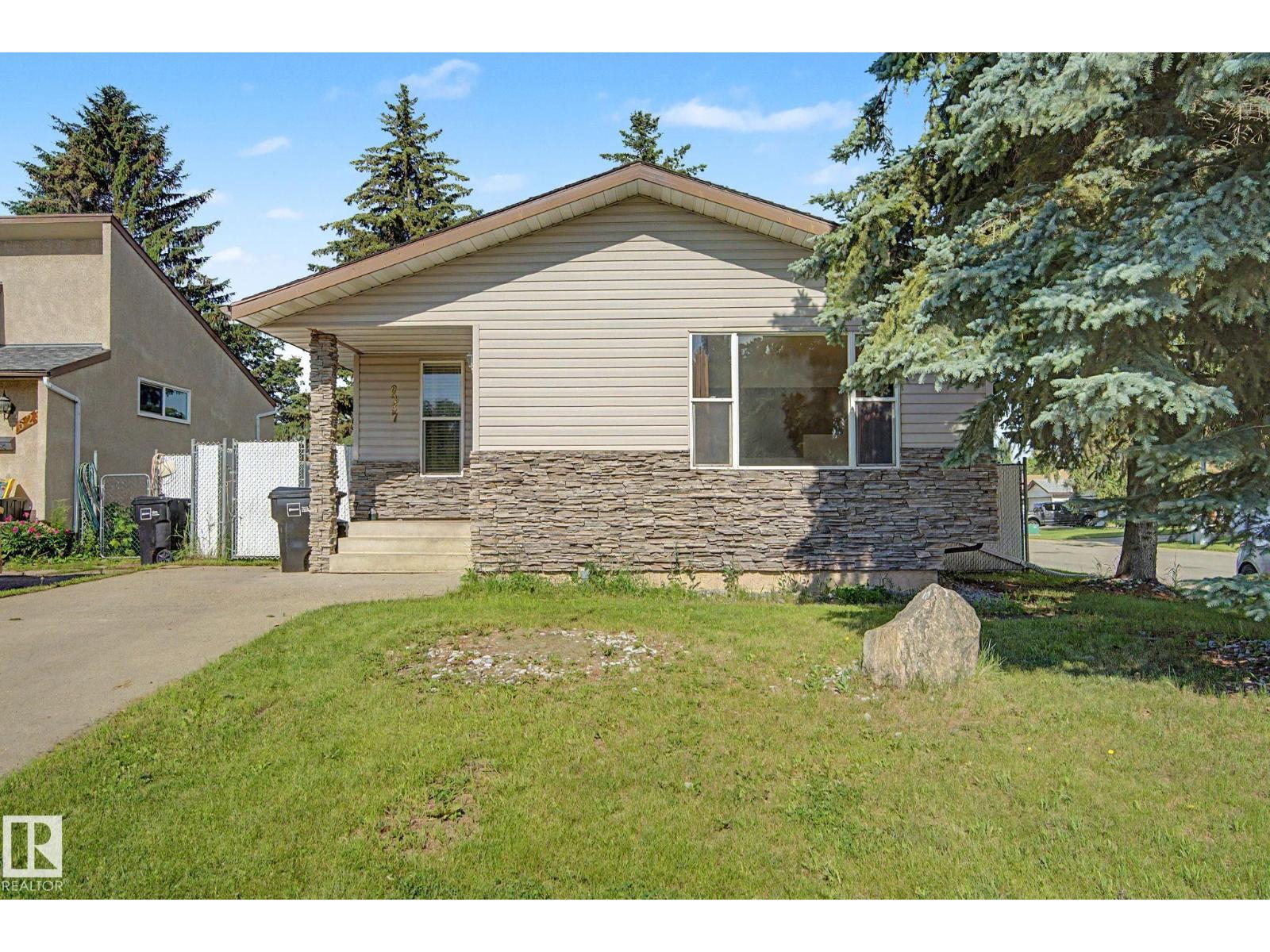 6237 13 Av Nw Property Photo 1