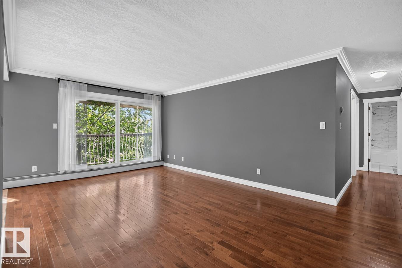#402 10625 83 Av Nw Property Photo 9
