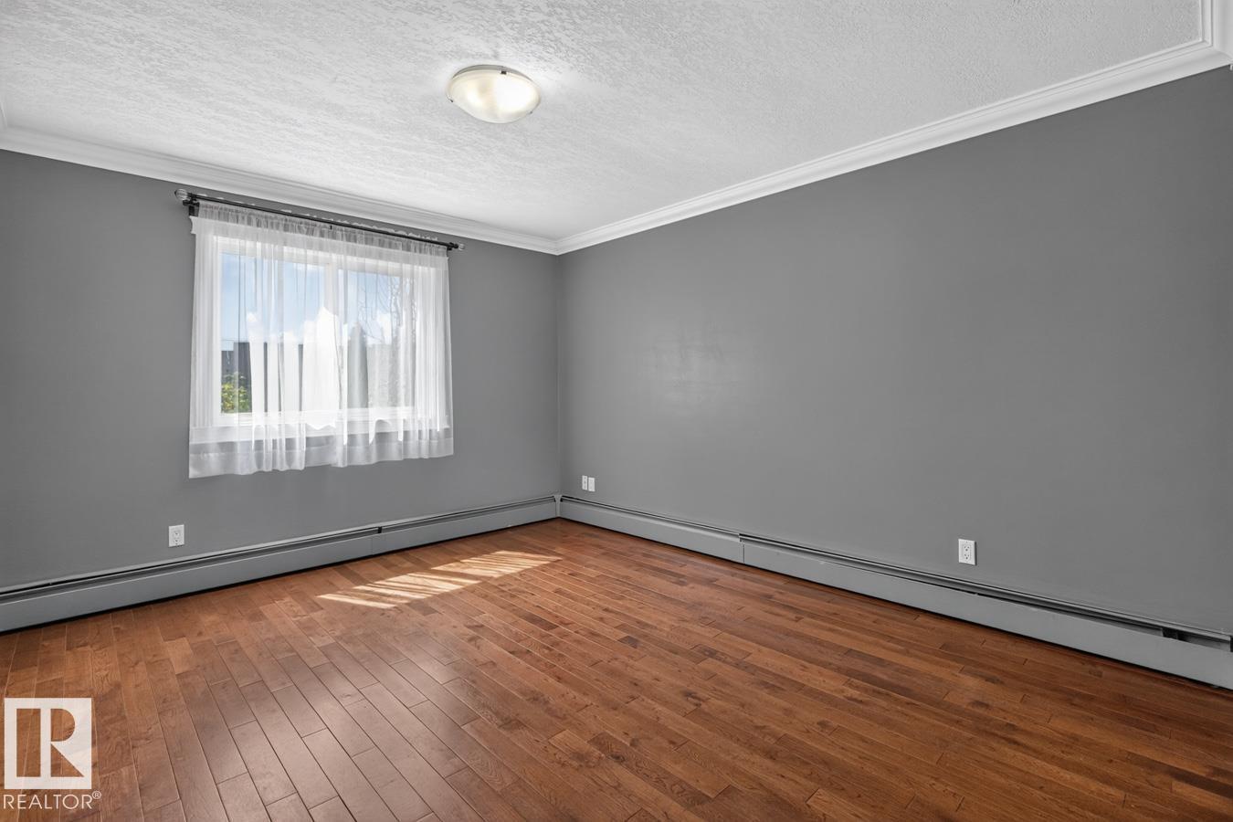 #402 10625 83 Av Nw Property Photo 13