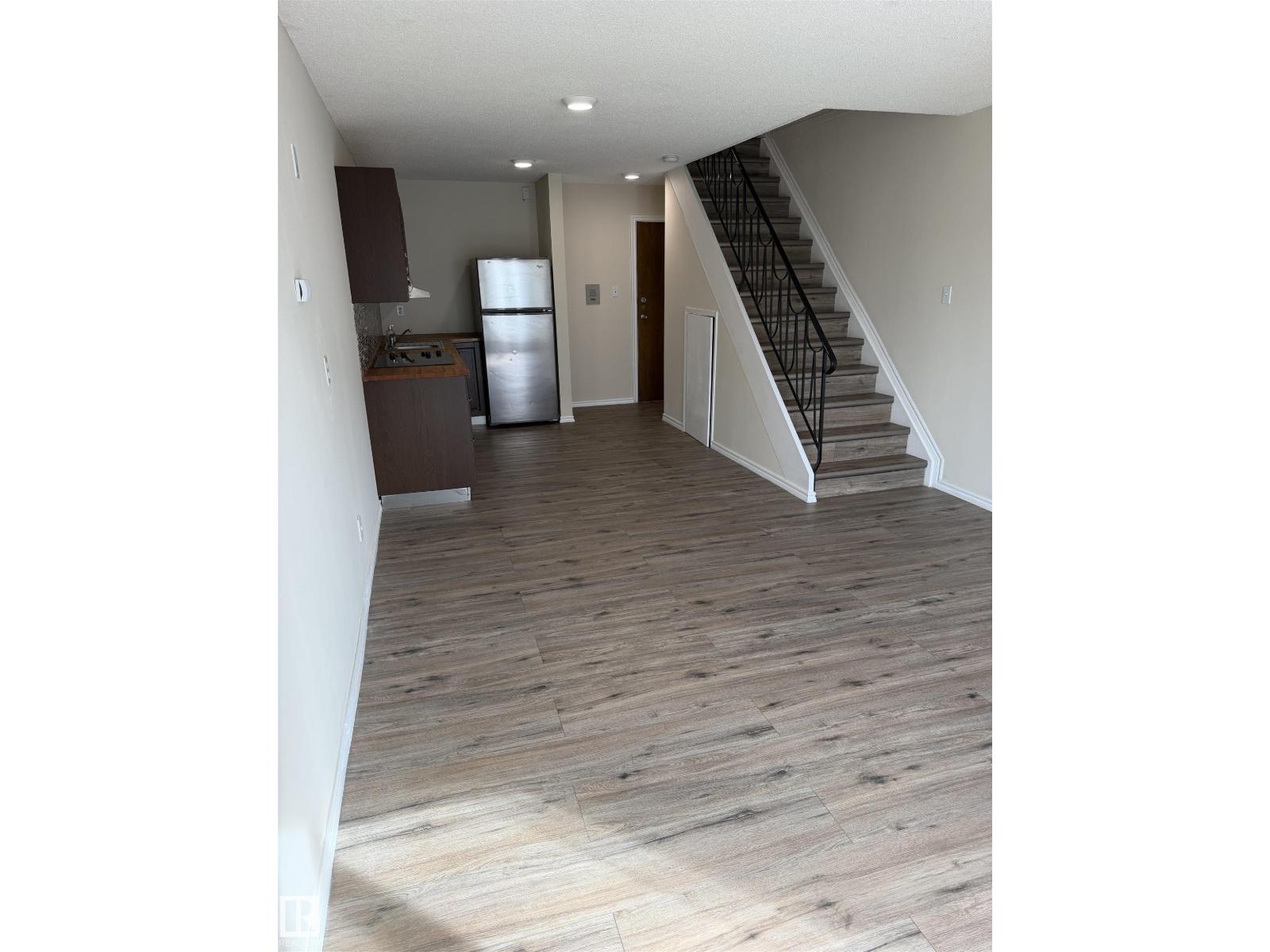 #209 11429 124 St Nw Property Photo 5