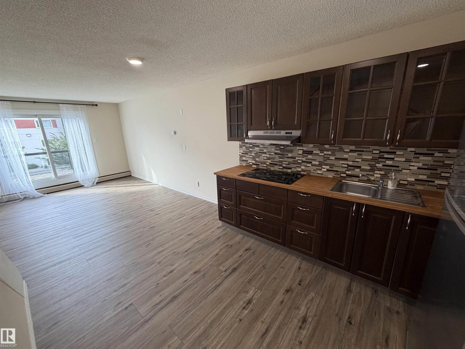 #209 11429 124 St Nw Property Photo 8