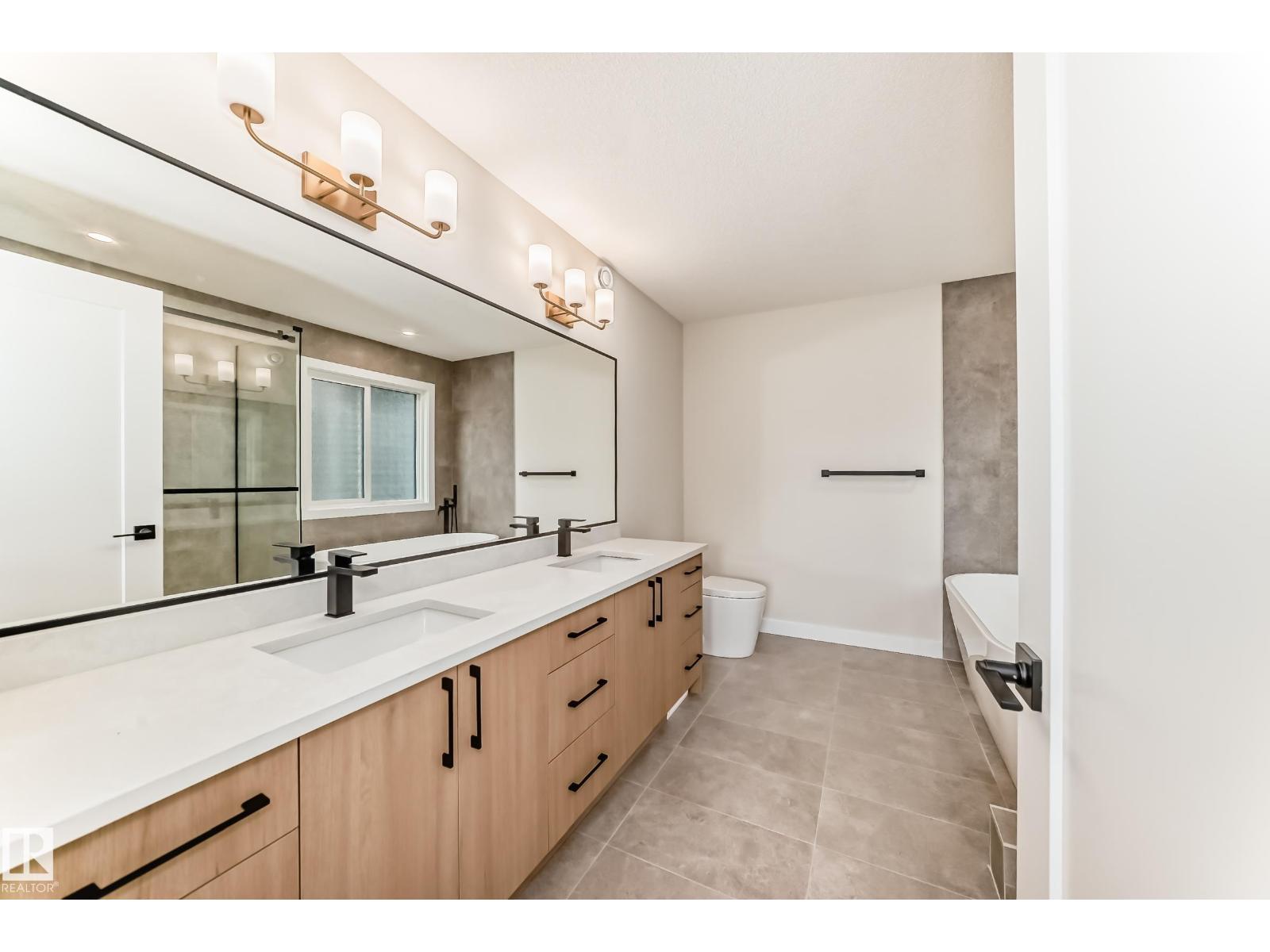 9637 85 St Nw Property Photo 42
