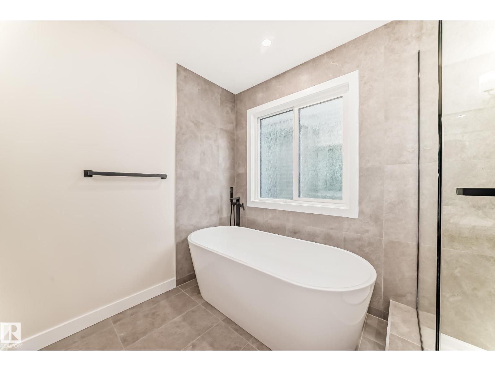 9637 85 St Nw Property Photo 43
