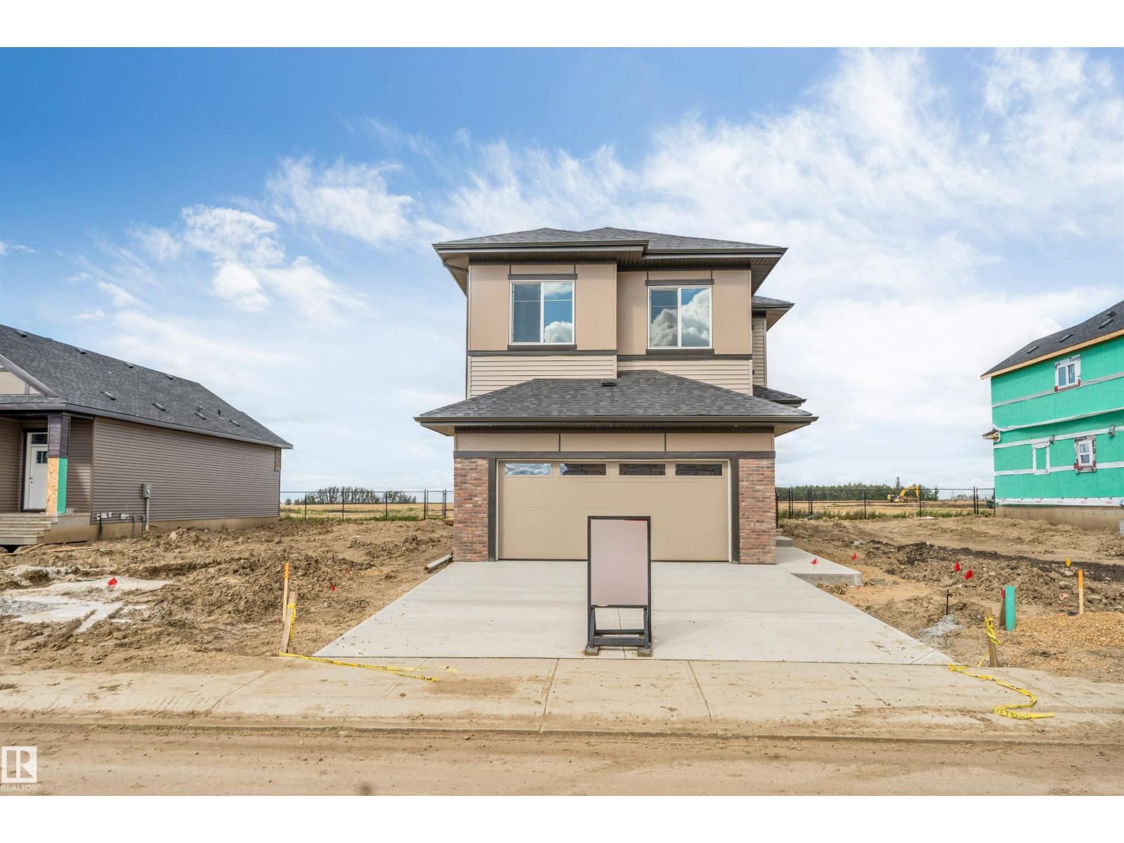 208 Falcon Cr Property Photo 1