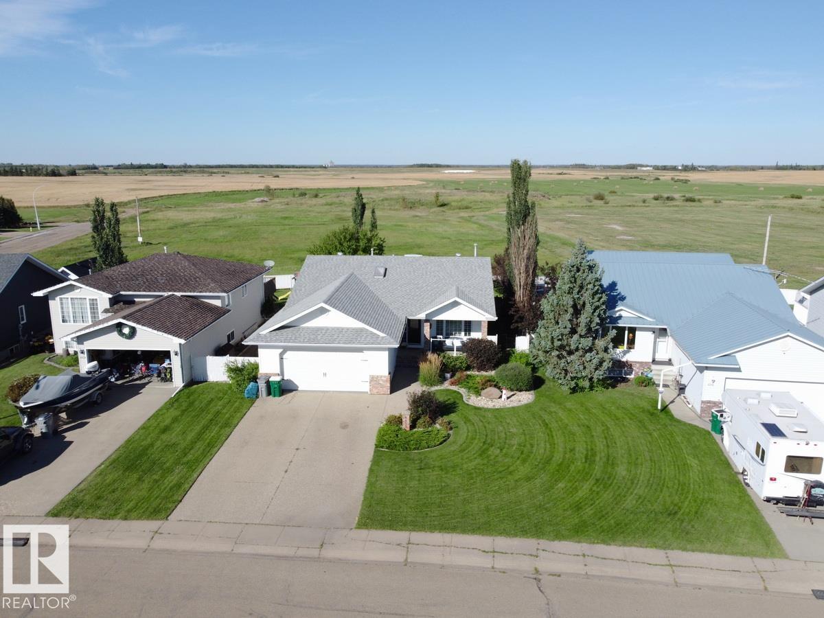 4420 56 Av Property Photo 2