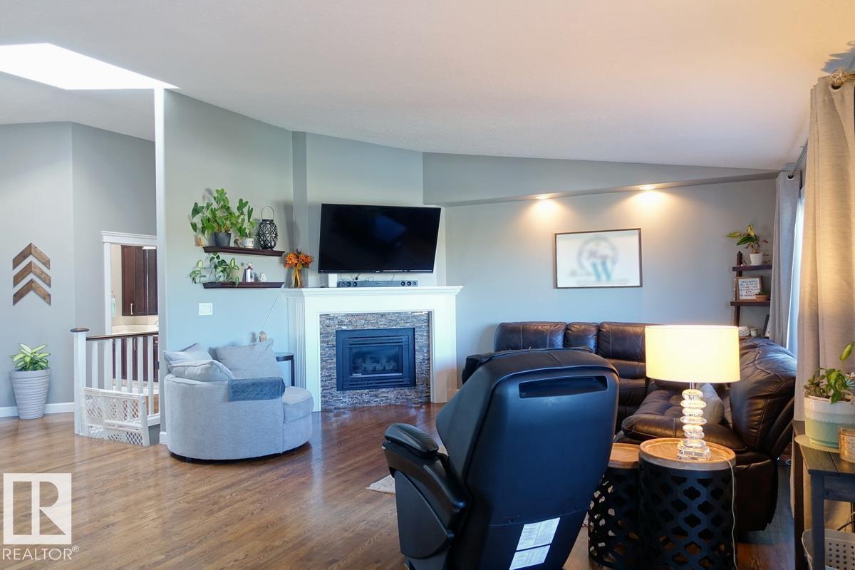4420 56 Av Property Photo 3