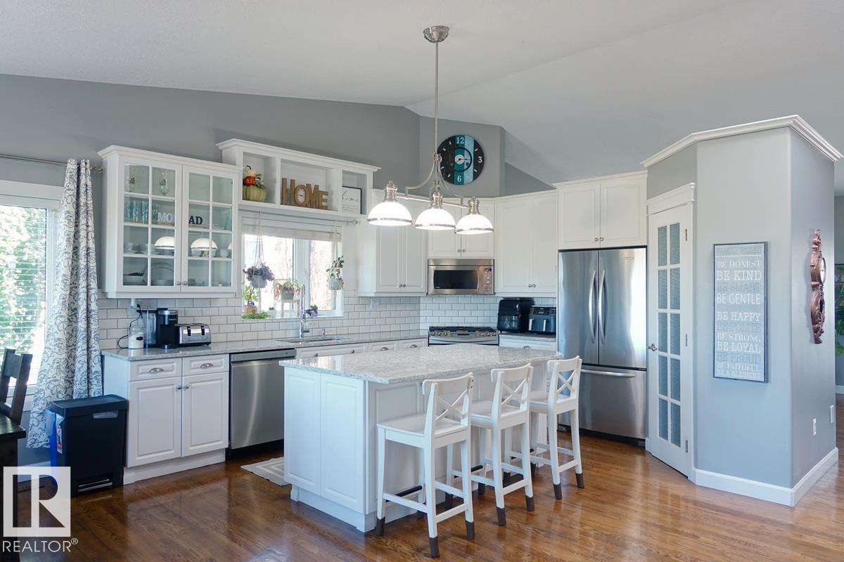 4420 56 Av Property Photo 6