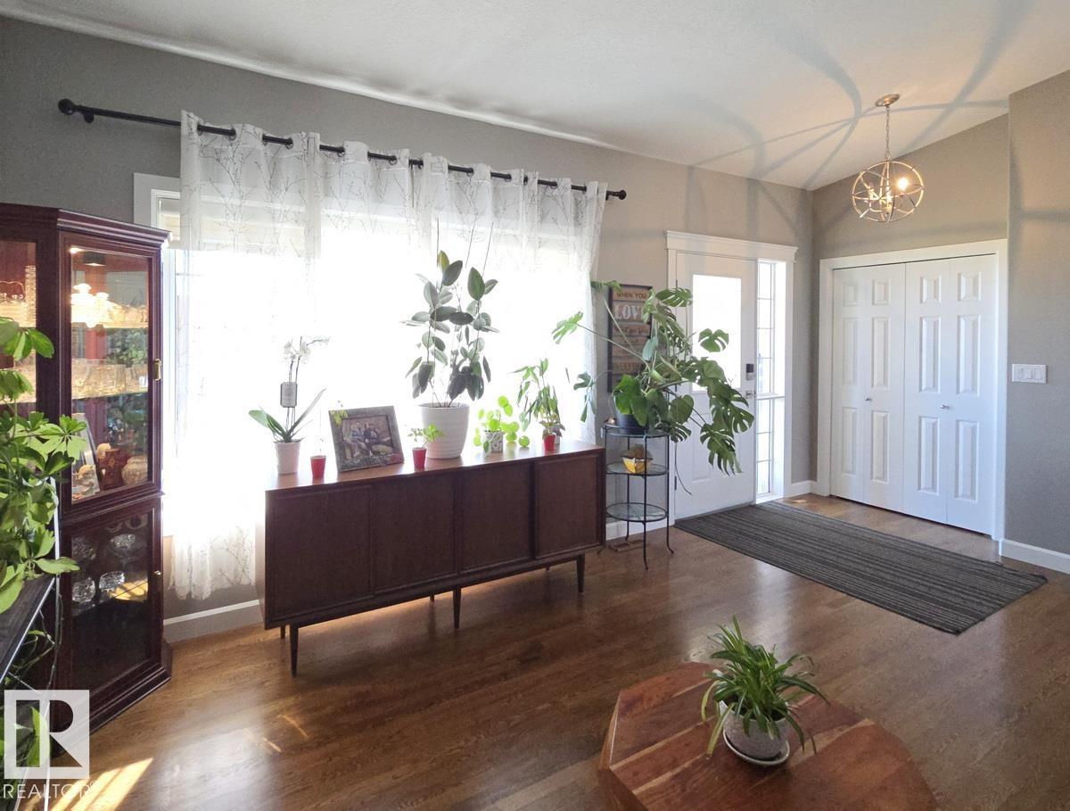4420 56 Av Property Photo 12
