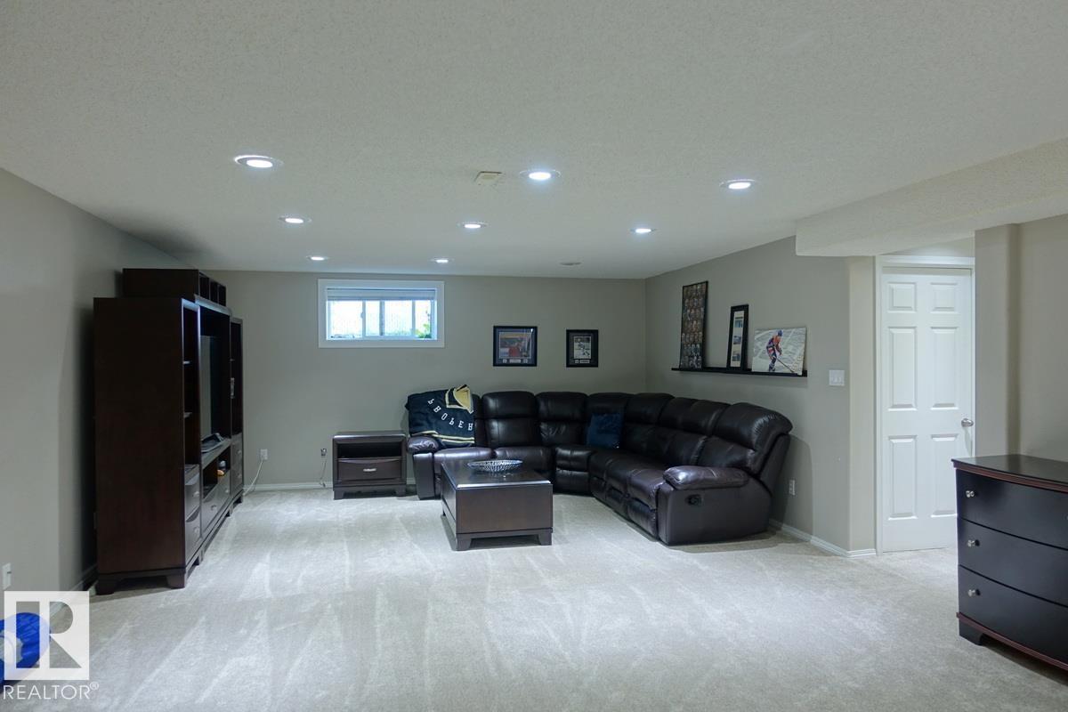 4420 56 Av Property Photo 22