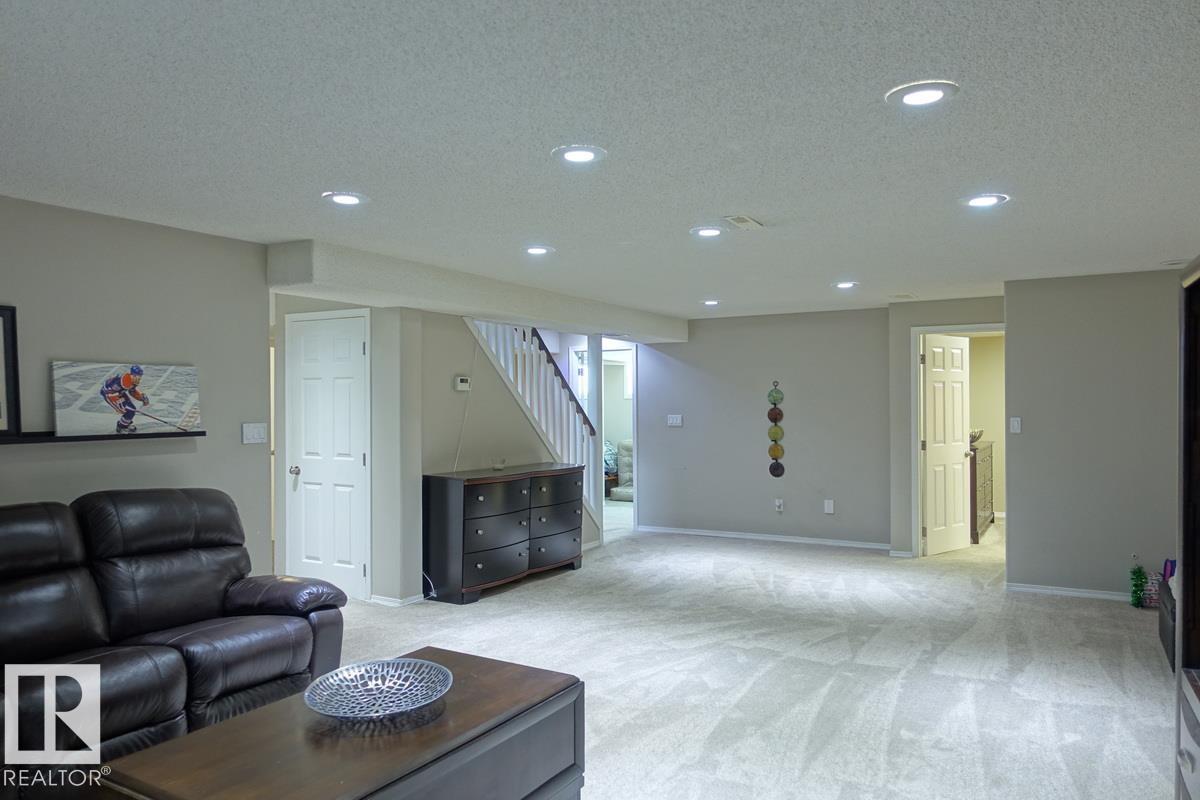 4420 56 Av Property Photo 23