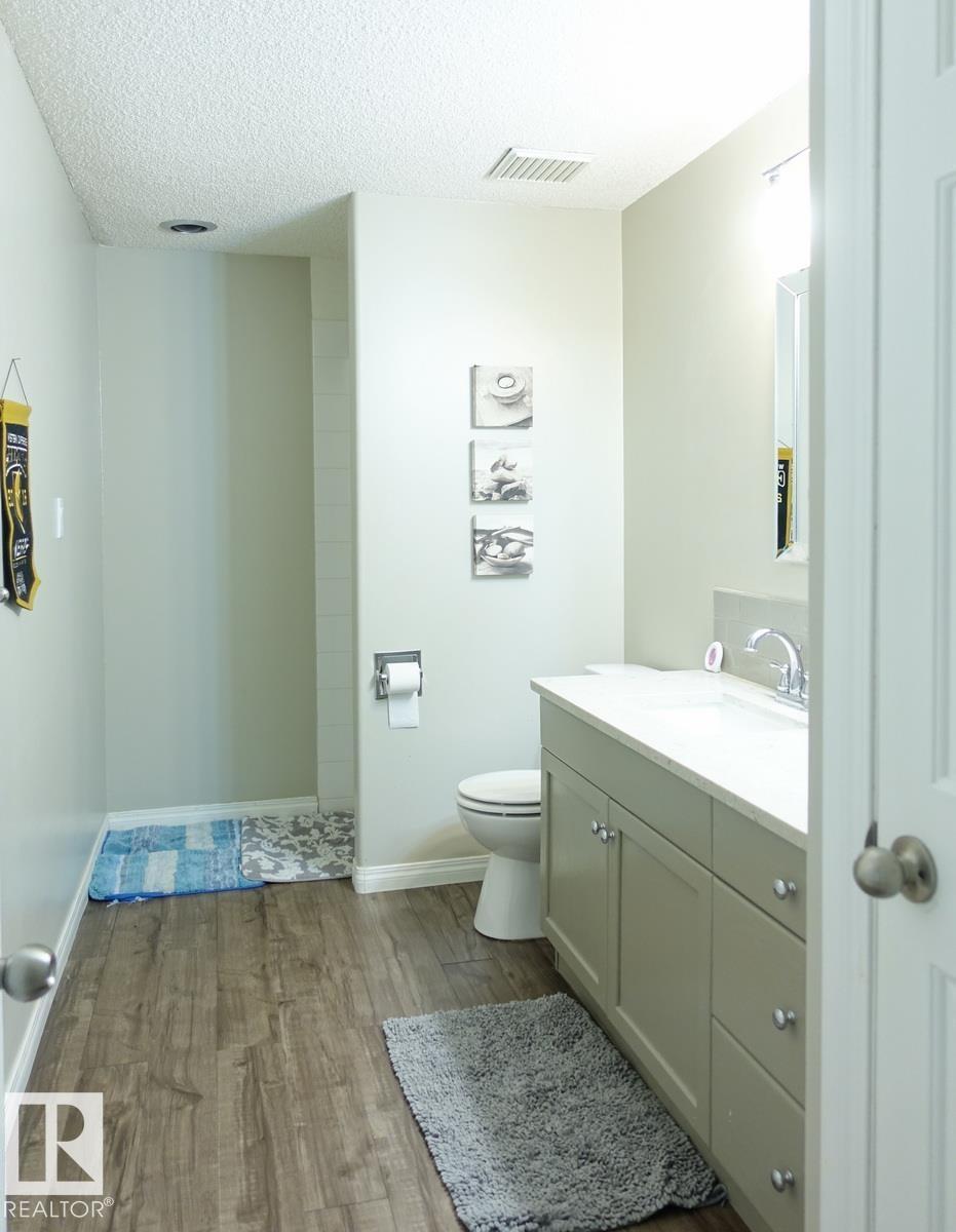4420 56 Av Property Photo 28